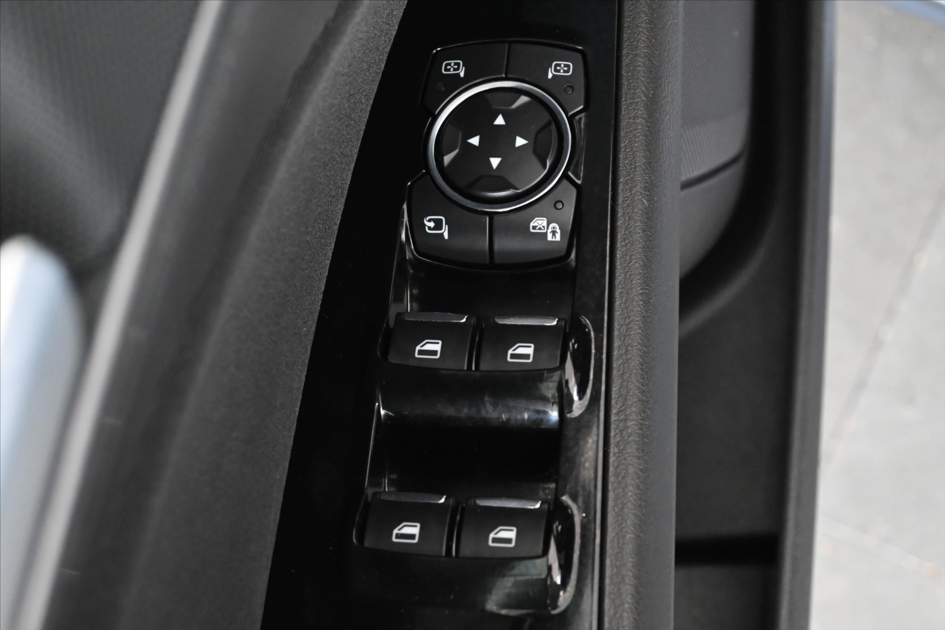 Hlavní fotografie vozu Ford Mondeo 2,0 EcoBlue 110 kW AT8 Titanium Záruka až 5 let (26)