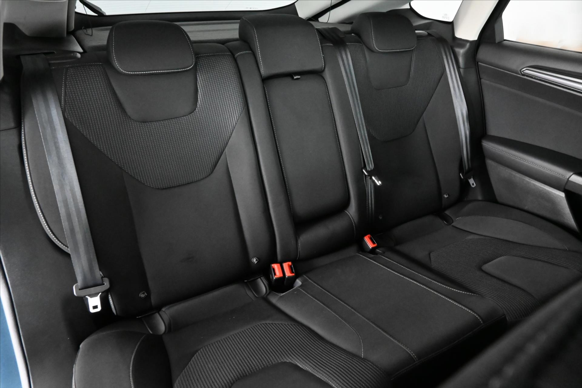 Hlavní fotografie vozu Ford Mondeo 2,0 EcoBlue 110 kW AT8 Titanium Záruka až 5 let (28)