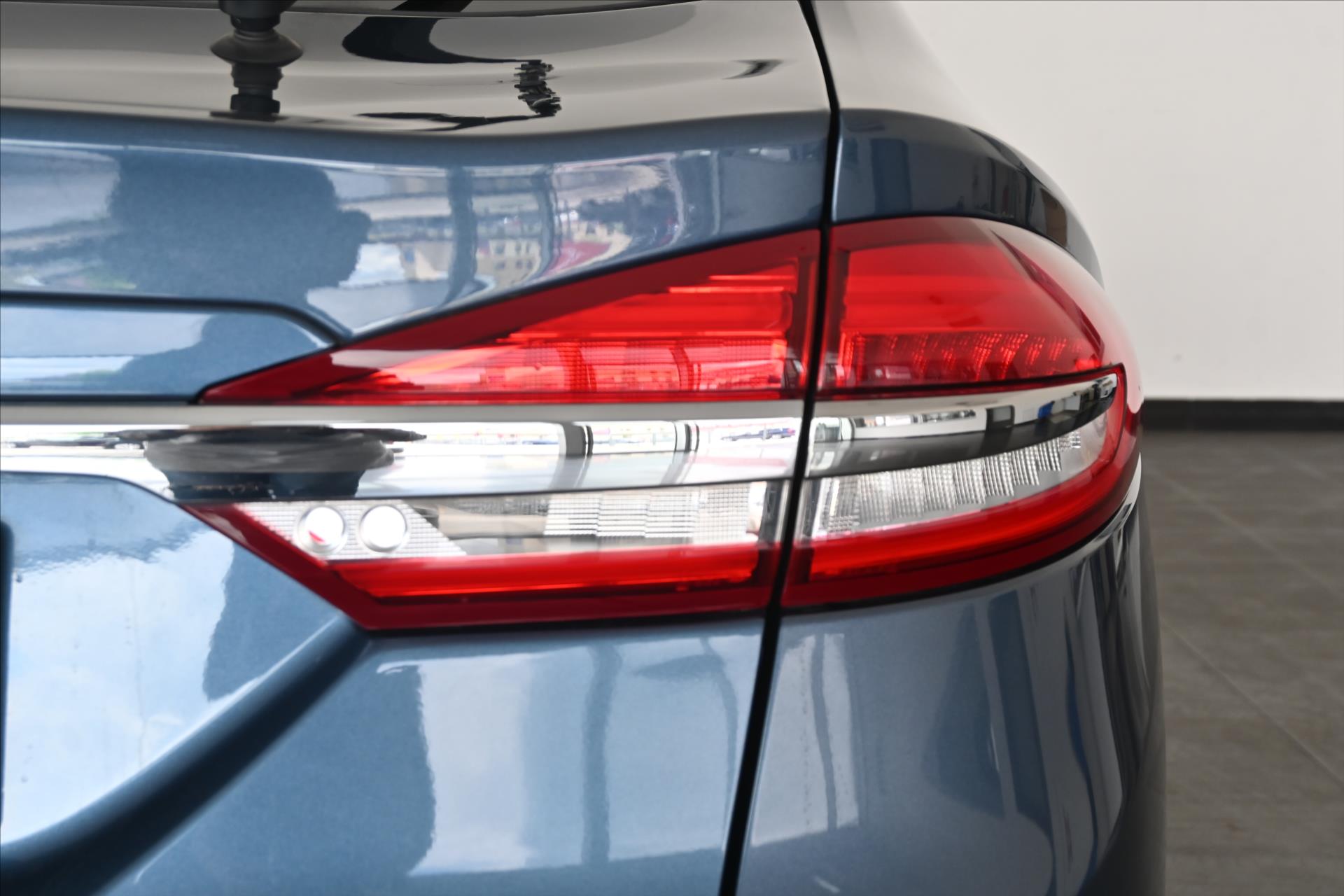 Hlavní fotografie vozu Ford Mondeo 2,0 EcoBlue 110 kW AT8 Titanium Záruka až 5 let (31)