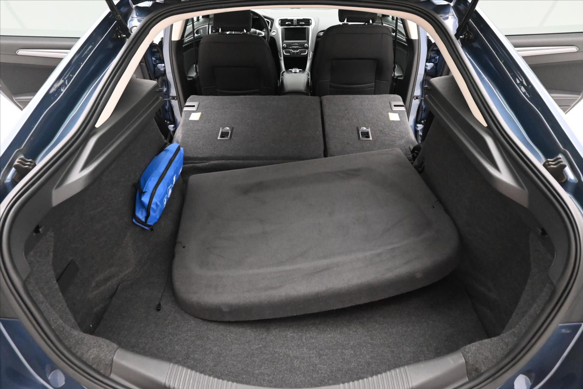 Hlavní fotografie vozu Ford Mondeo 2,0 EcoBlue 110kW AT8 Titanium Záruka až 5 let (11)
