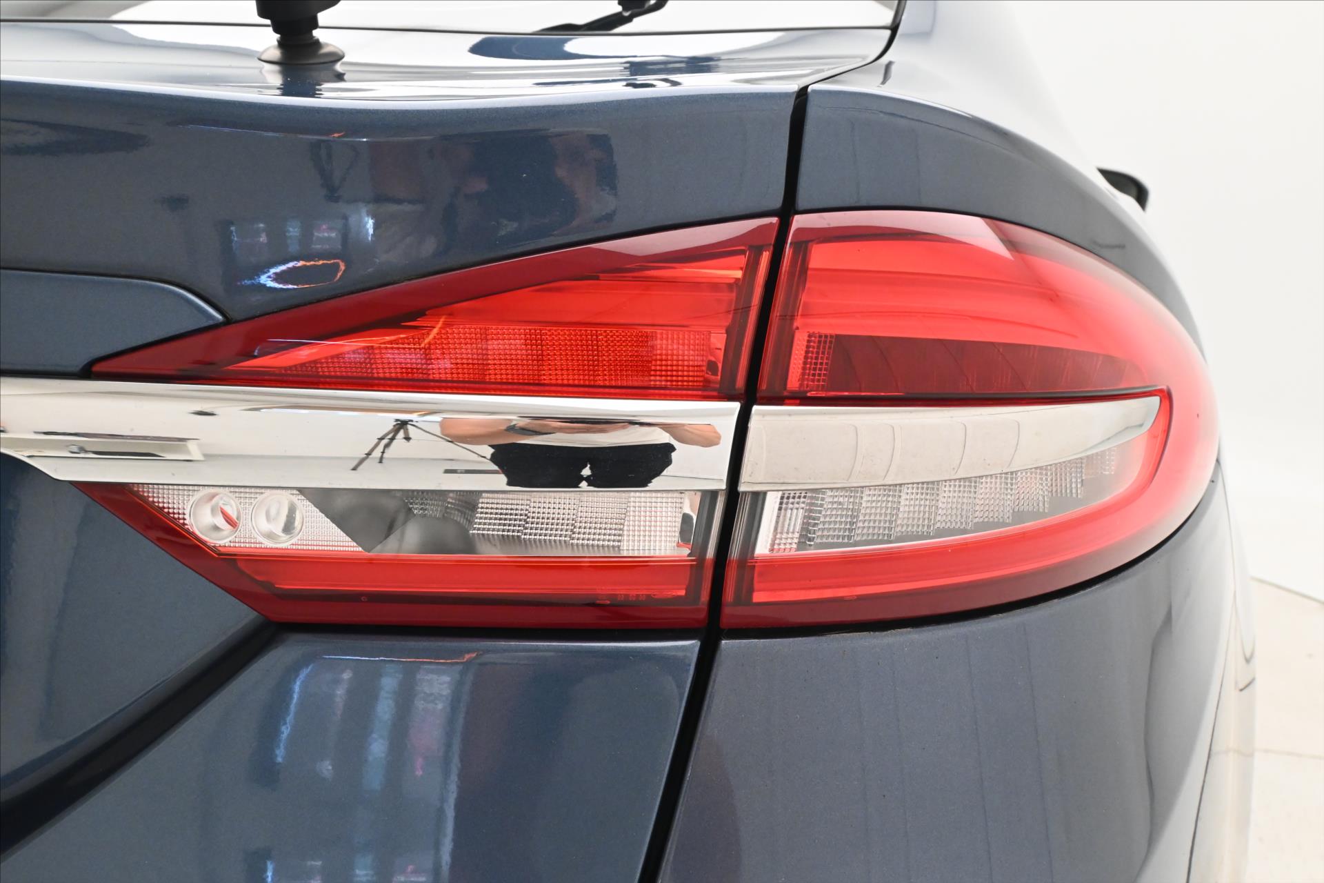 Hlavní fotografie vozu Ford Mondeo 2,0 EcoBlue 110kW AT8 Titanium Záruka až 5 let (29)