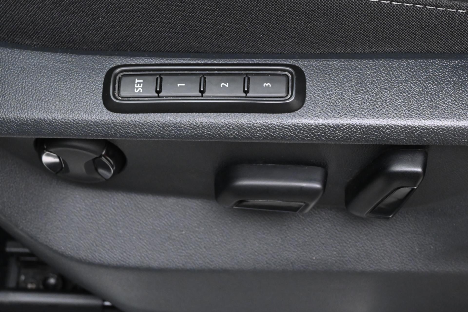 Hlavní fotografie vozu Volkswagen Tiguan Allspace 2,0 TDI 147 kW DSG 4x4 R-LINE Záruka až 5 let (29)