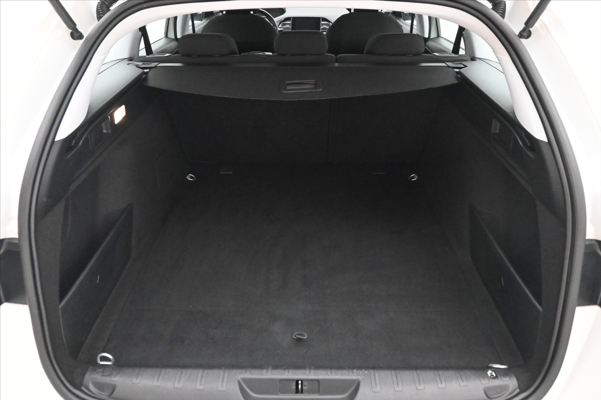 Hlavní fotografie vozu Peugeot 308 1,5 BlueHDi 96 kW Active Business Záruka až 5 let (10)