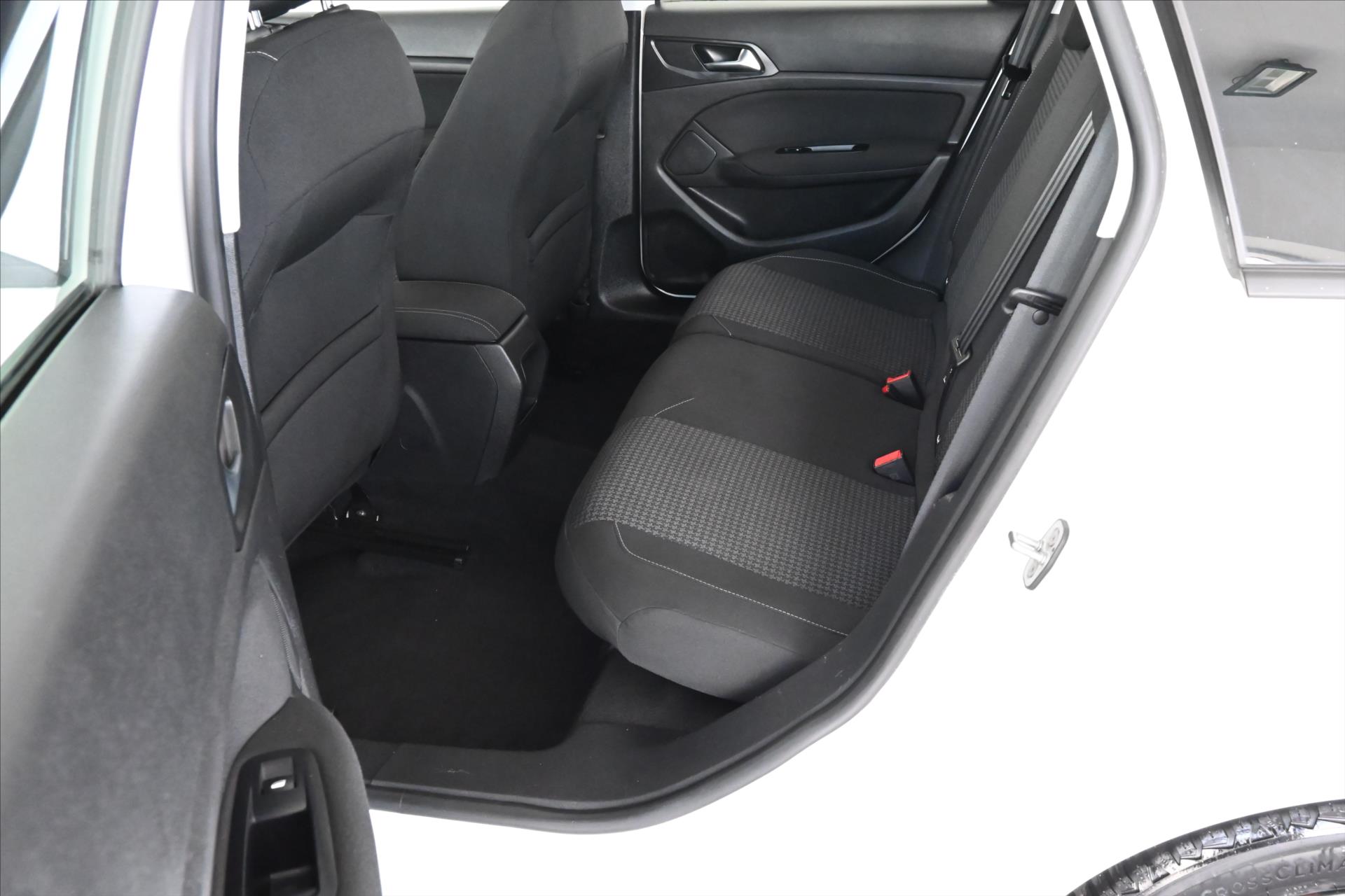 Main photo of the car Peugeot 308 1.5 BlueHDi 96 kW Active Business Warranty up to 5 years (11)