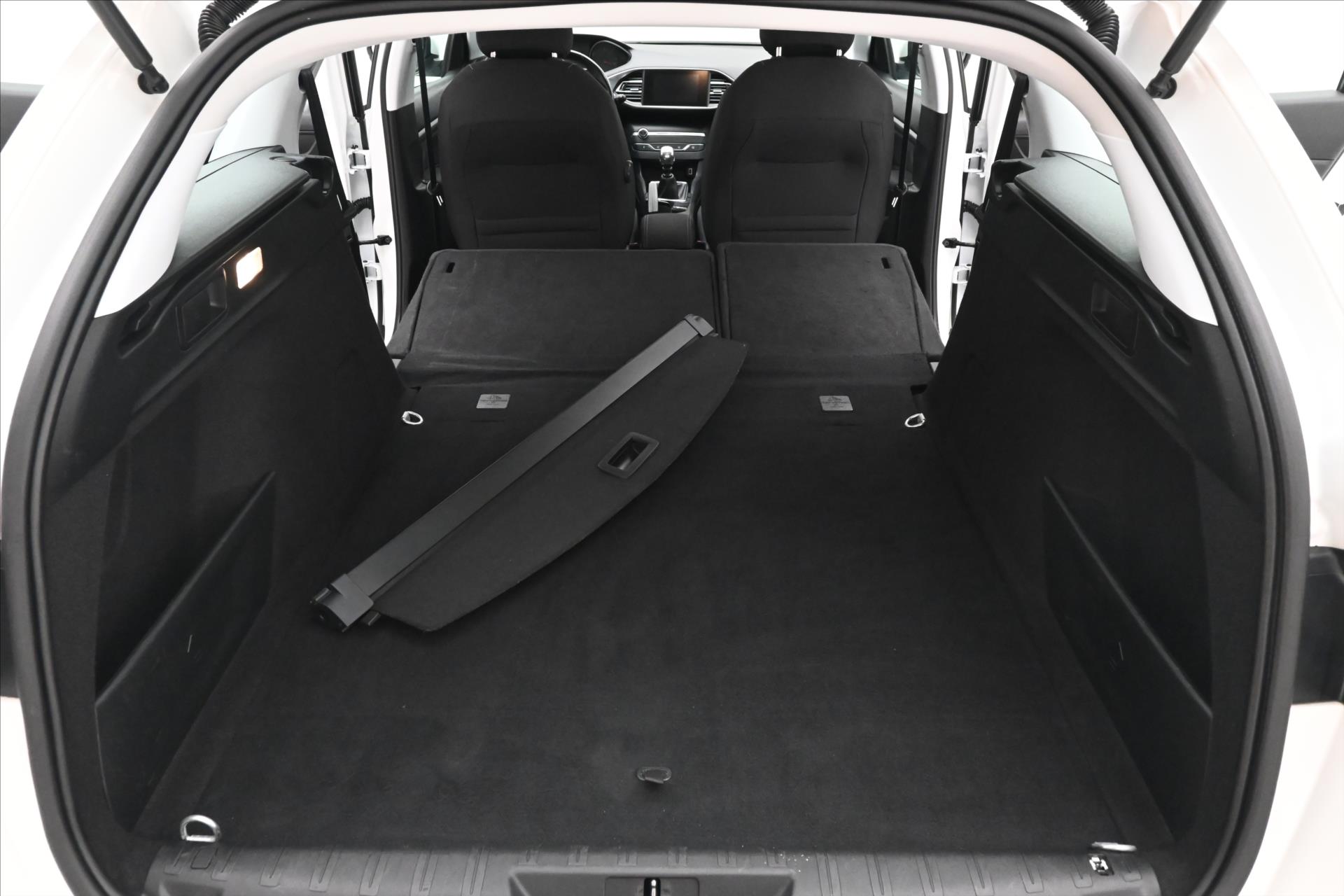 Hlavní fotografie vozu Peugeot 308 1,5 BlueHDi 96 kW Active Business Záruka až 5 let (11)