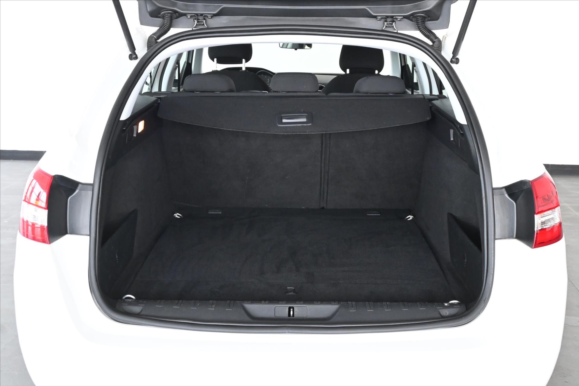 Main photo of the car Peugeot 308 1.5 BlueHDi 96 kW Active Business Warranty up to 5 years (7)