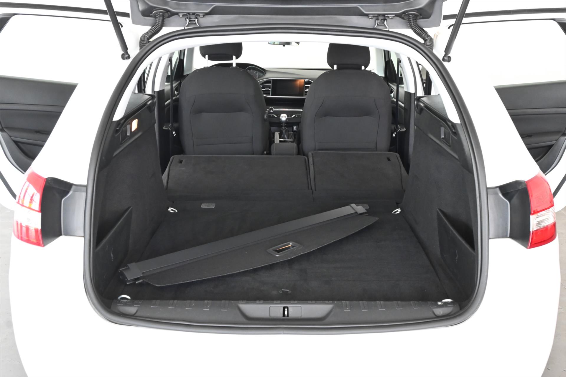 Main photo of the car Peugeot 308 1.5 BlueHDi 96 kW Active Business Warranty up to 5 years (8)