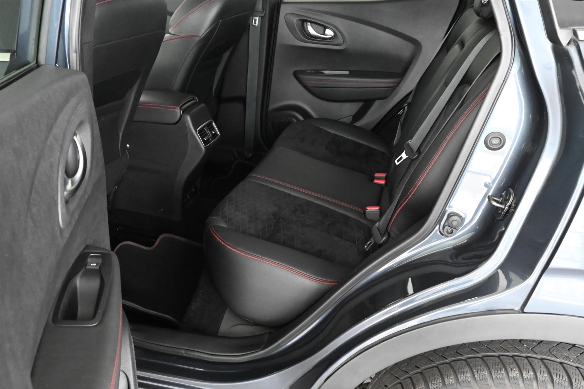 Hlavní fotografie vozu Renault Kadjar 1,7 Blue dCi 110 kW 4x4 Black Edition Záruka až 5 le (11)