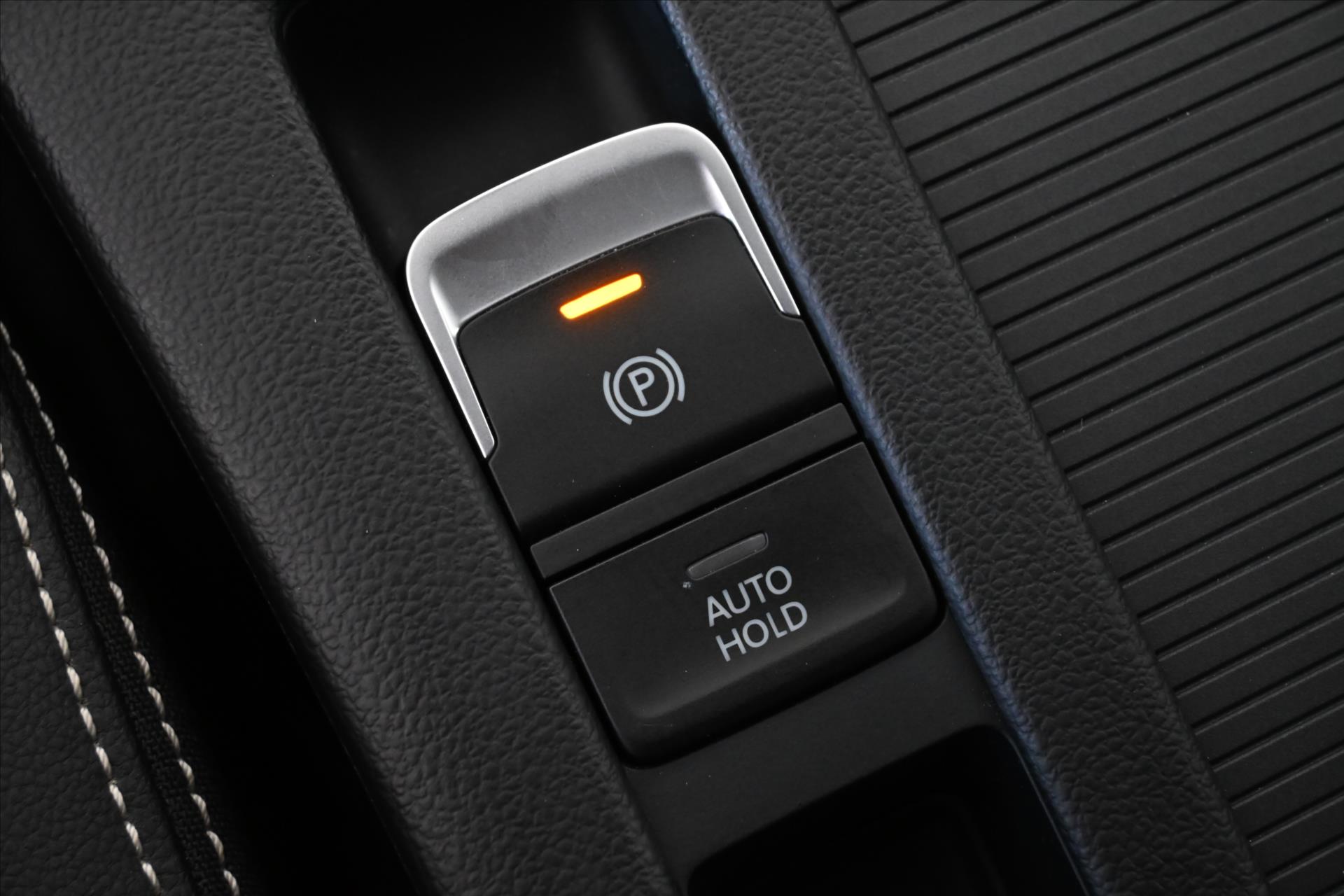 Hlavní fotografie vozu Volkswagen Passat 2,0 TDI 110 kW DSG ELEGANCE Záruka až 5 let (25)