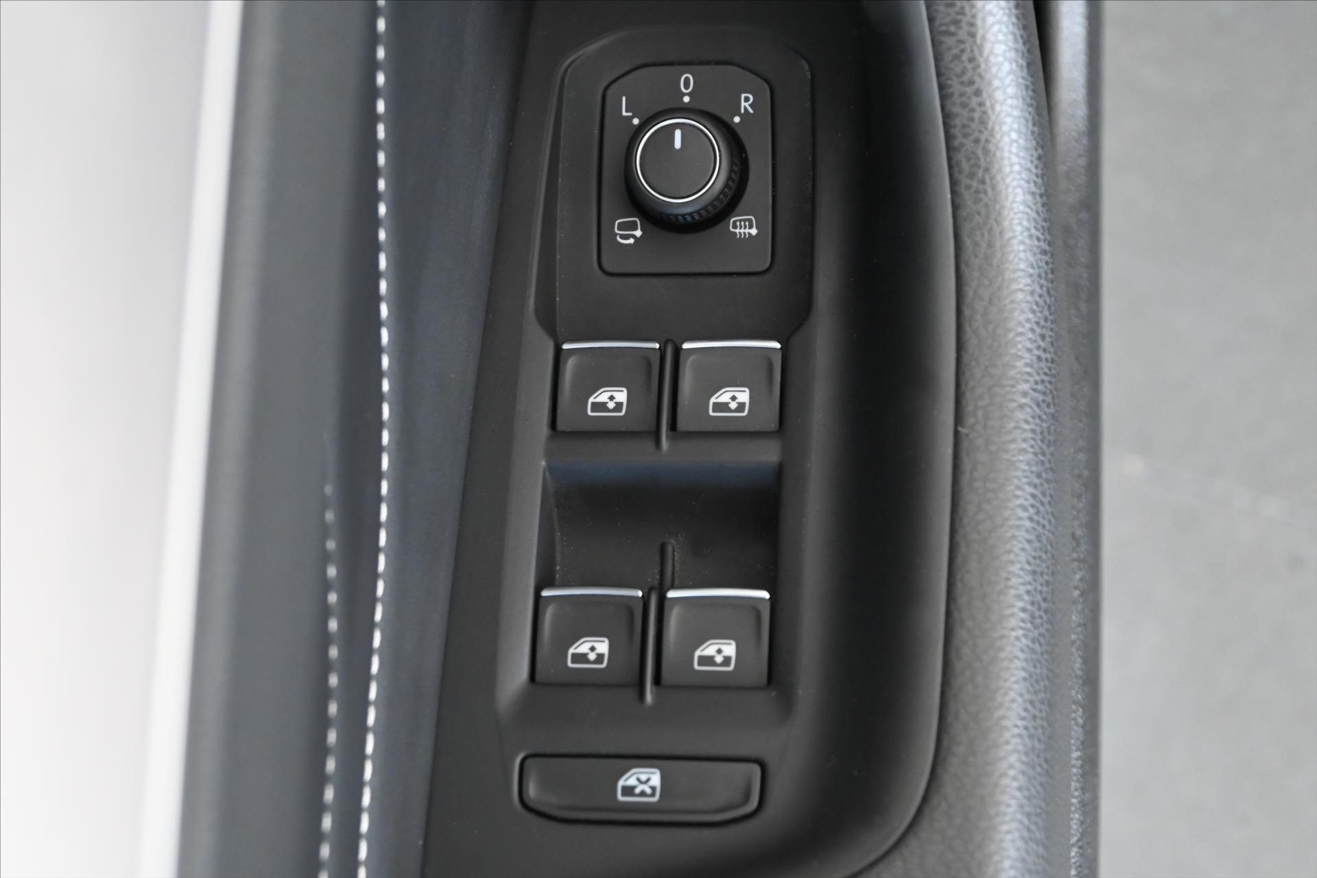 Hlavní fotografie vozu Volkswagen Passat 2,0 TDI 110 kW DSG ELEGANCE Záruka až 5 let (27)