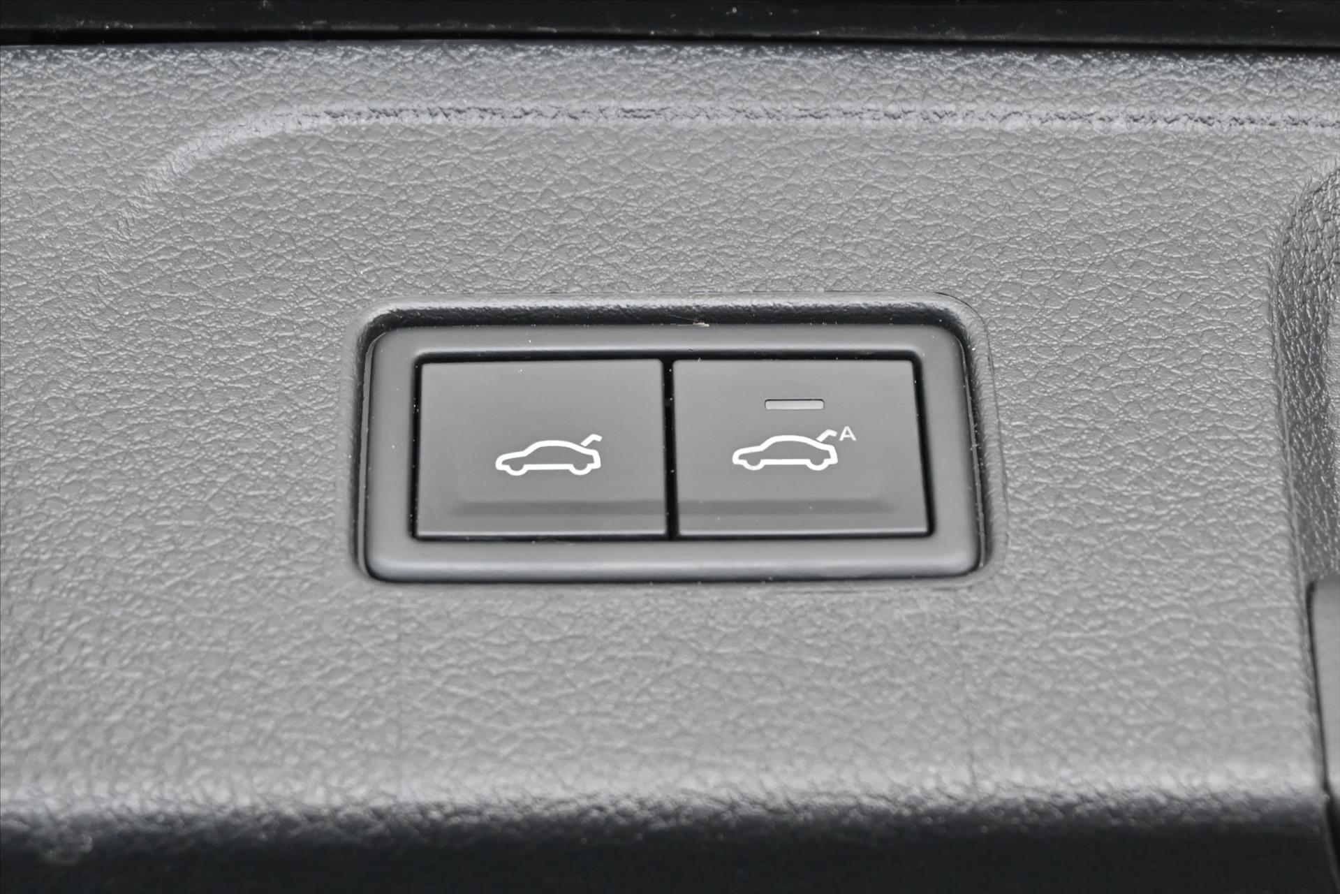 Hlavní fotografie vozu Volkswagen Passat 2,0 TDI 110 kW DSG ELEGANCE Záruka až 5 let (31)