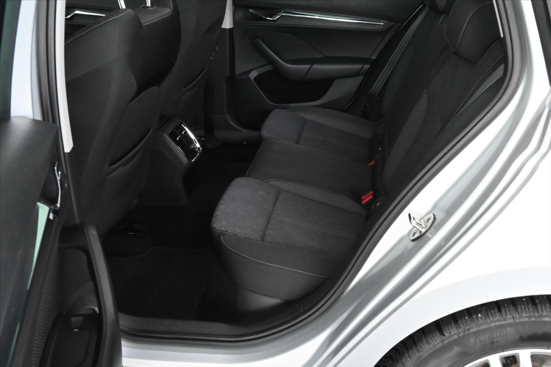 Hlavní fotografie vozu Škoda Octavia 2,0 TDi 110 kW DSG STYLE Záruka až 5 let (10)