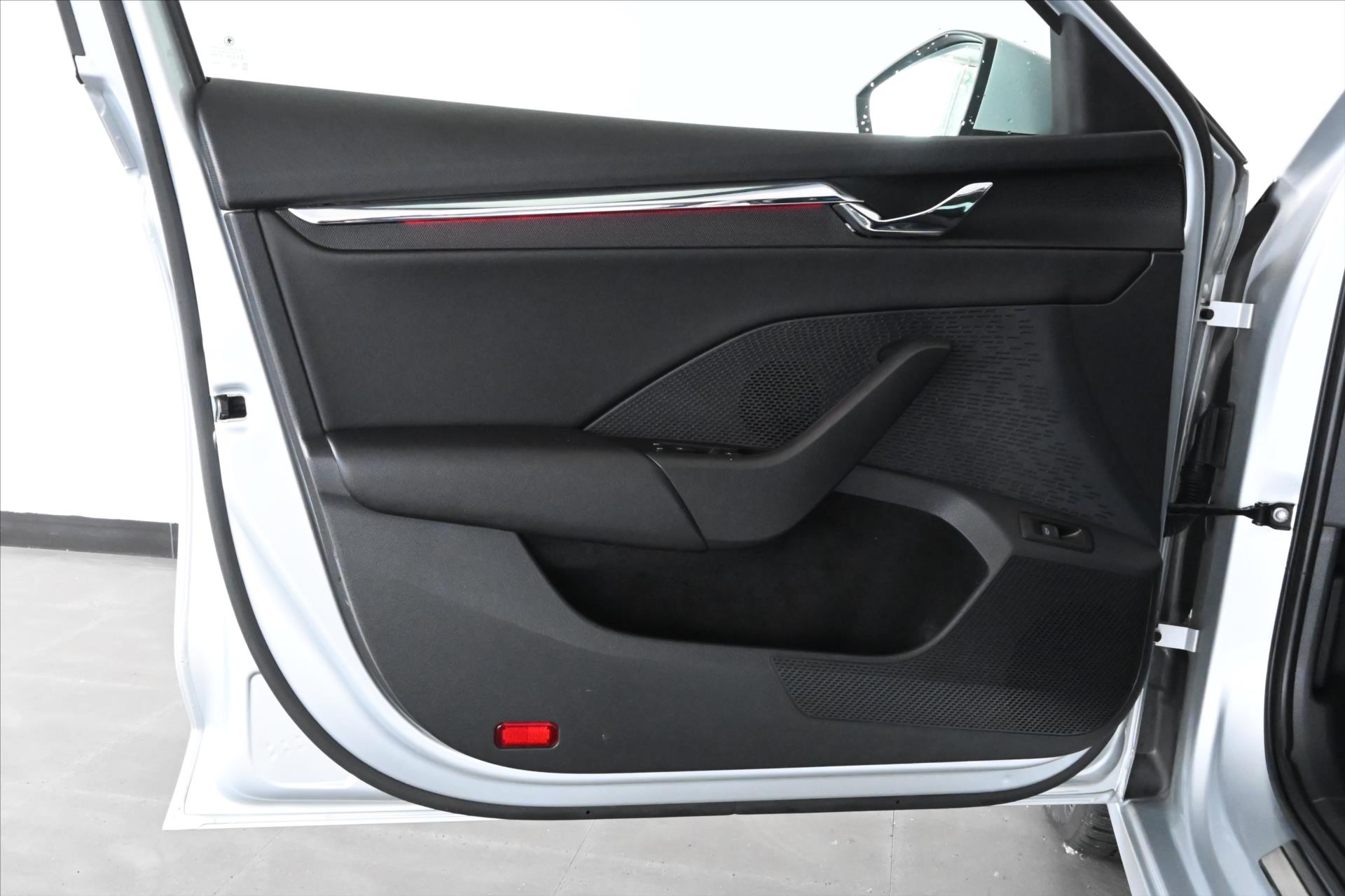 Hlavní fotografie vozu Škoda Octavia 2,0 TDi 110 kW DSG STYLE Záruka až 5 let (27)