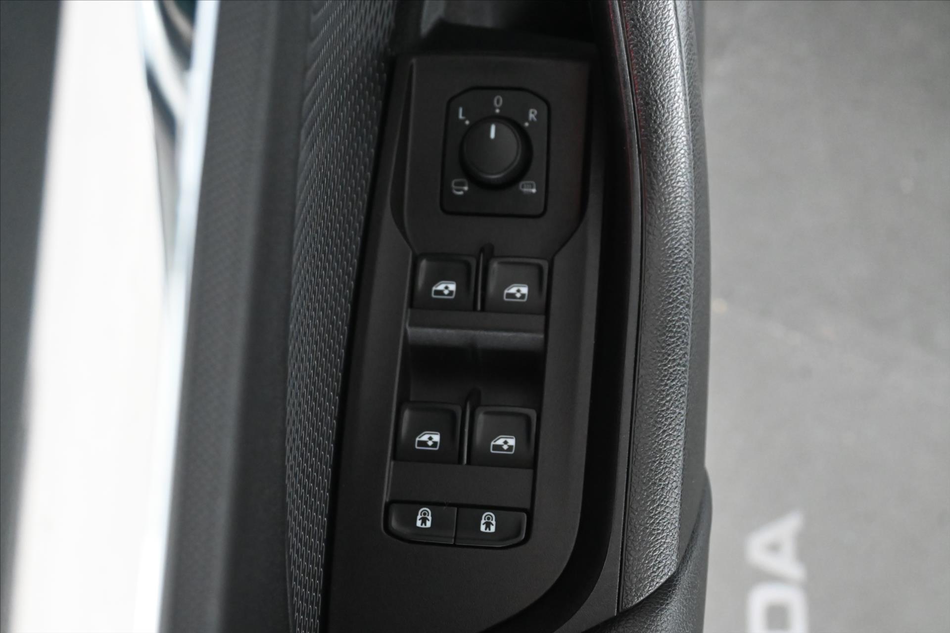 Hlavní fotografie vozu Škoda Octavia 2,0 TDi 110 kW DSG STYLE Záruka až 5 let (28)