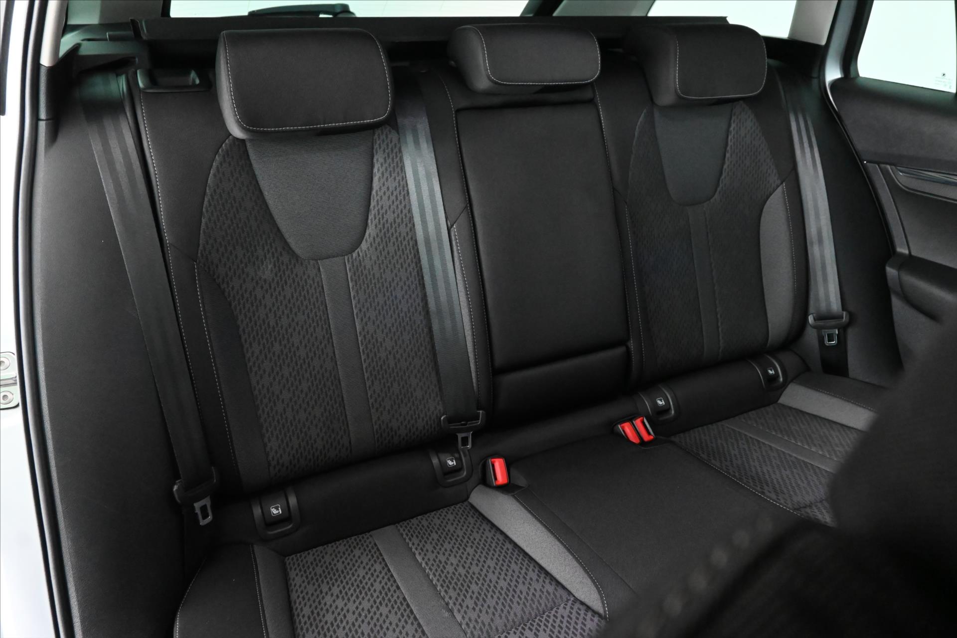 Hlavní fotografie vozu Škoda Octavia 2,0 TDi 110 kW DSG STYLE Záruka až 5 let (30)