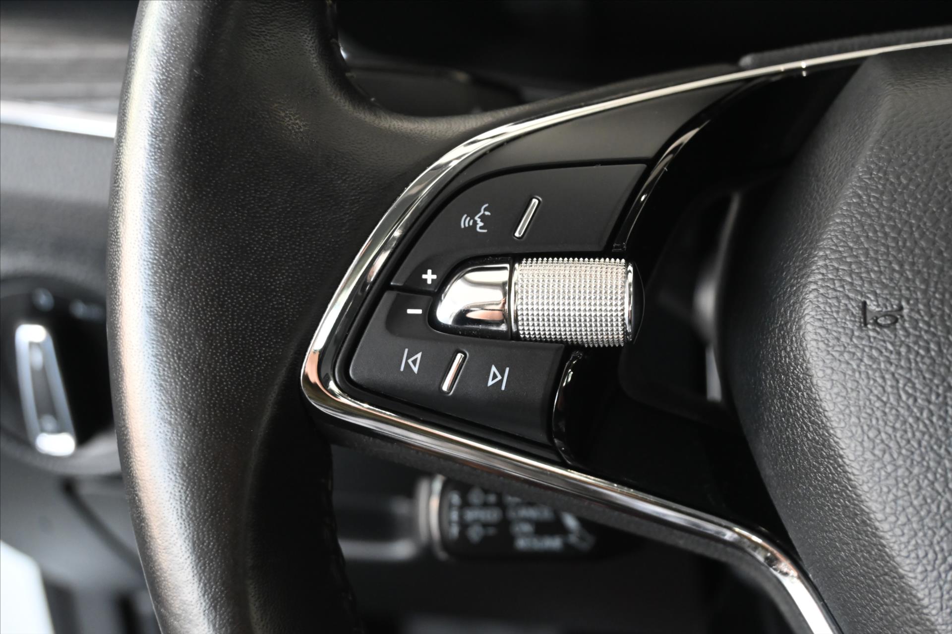 Main photo of the car Skoda Superb 2.0 TDI 110 kW DSG Style Warranty up to 5 years (18)