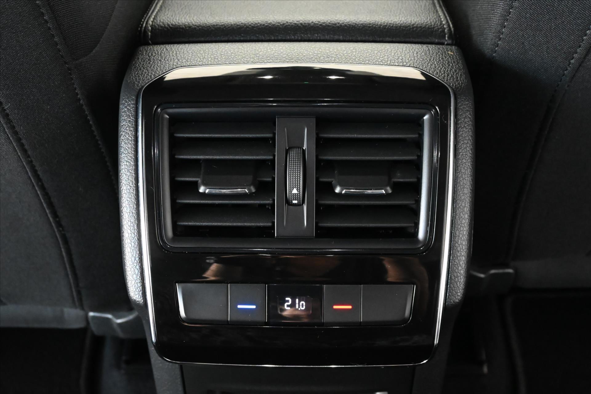 Main photo of the car Skoda Superb 2.0 TDI 110 kW DSG Style Warranty up to 5 years (25)