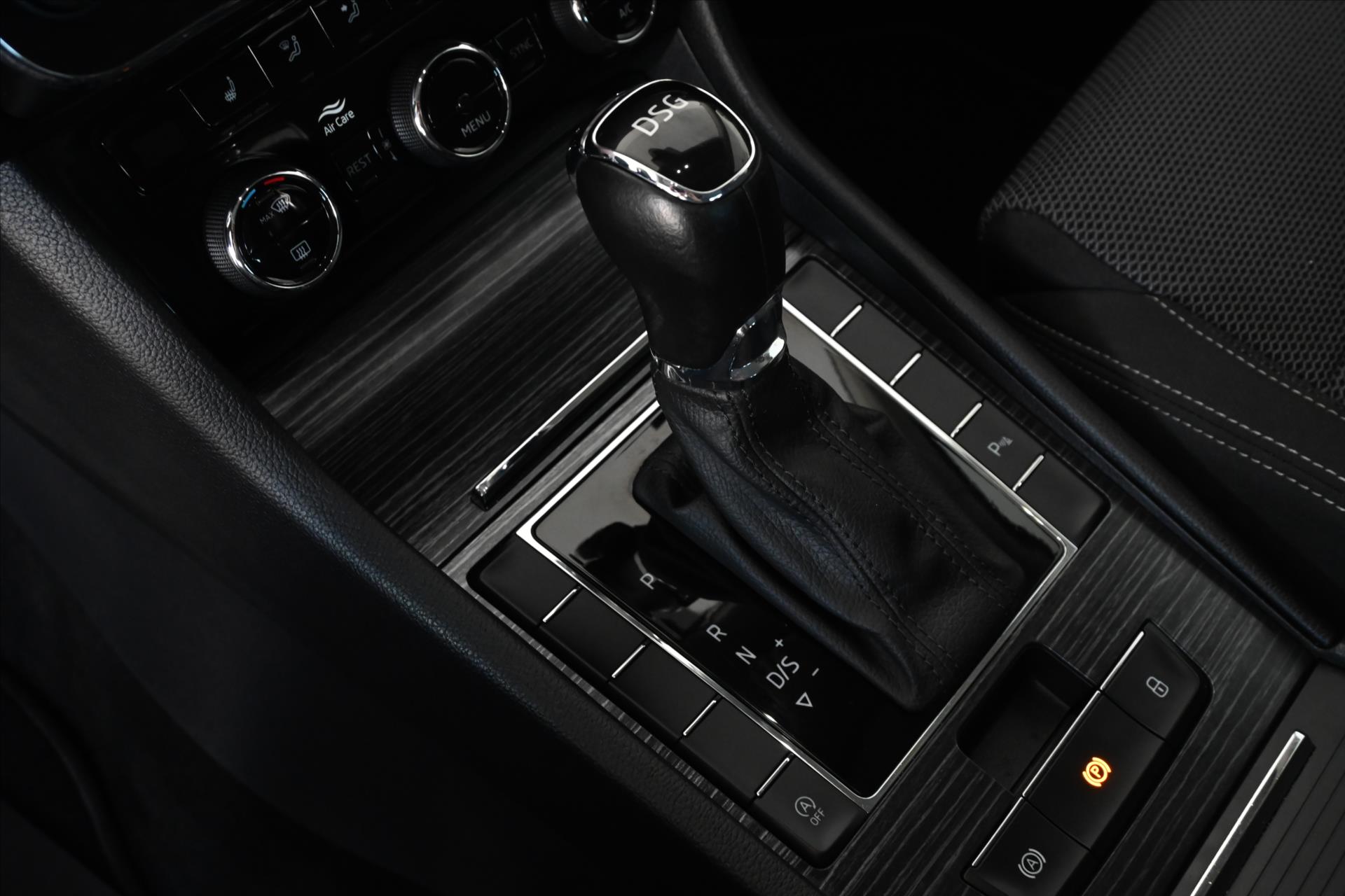 Main photo of the car Skoda Superb 2.0 TDI 110 kW DSG Style Warranty up to 5 years (26)