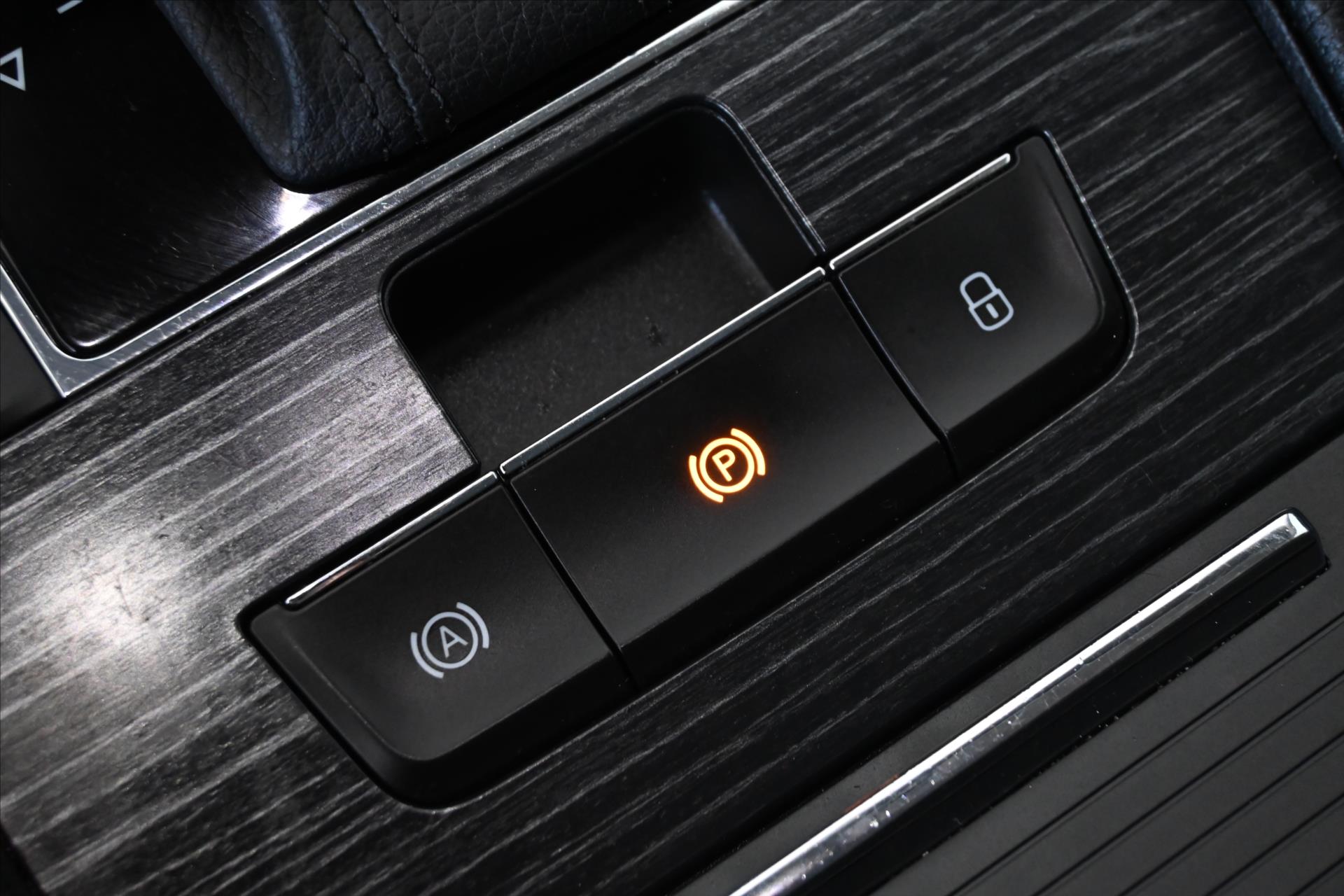 Main photo of the car Skoda Superb 2.0 TDI 110 kW DSG Style Warranty up to 5 years (27)