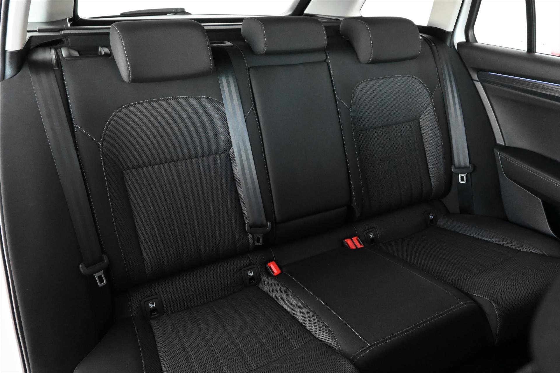 Main photo of the car Skoda Superb 2.0 TDI 110 kW DSG Style Warranty up to 5 years (31)