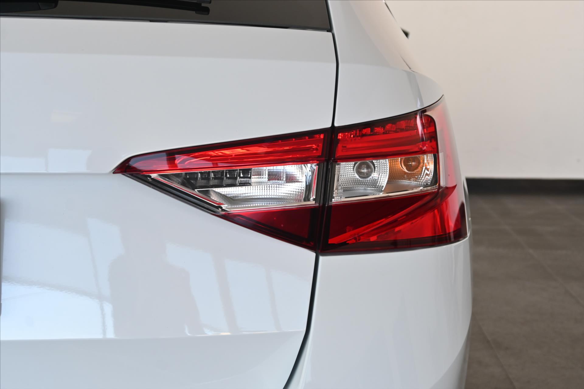 Main photo of the car Skoda Superb 2.0 TDI 110 kW DSG Style Warranty up to 5 years (35)