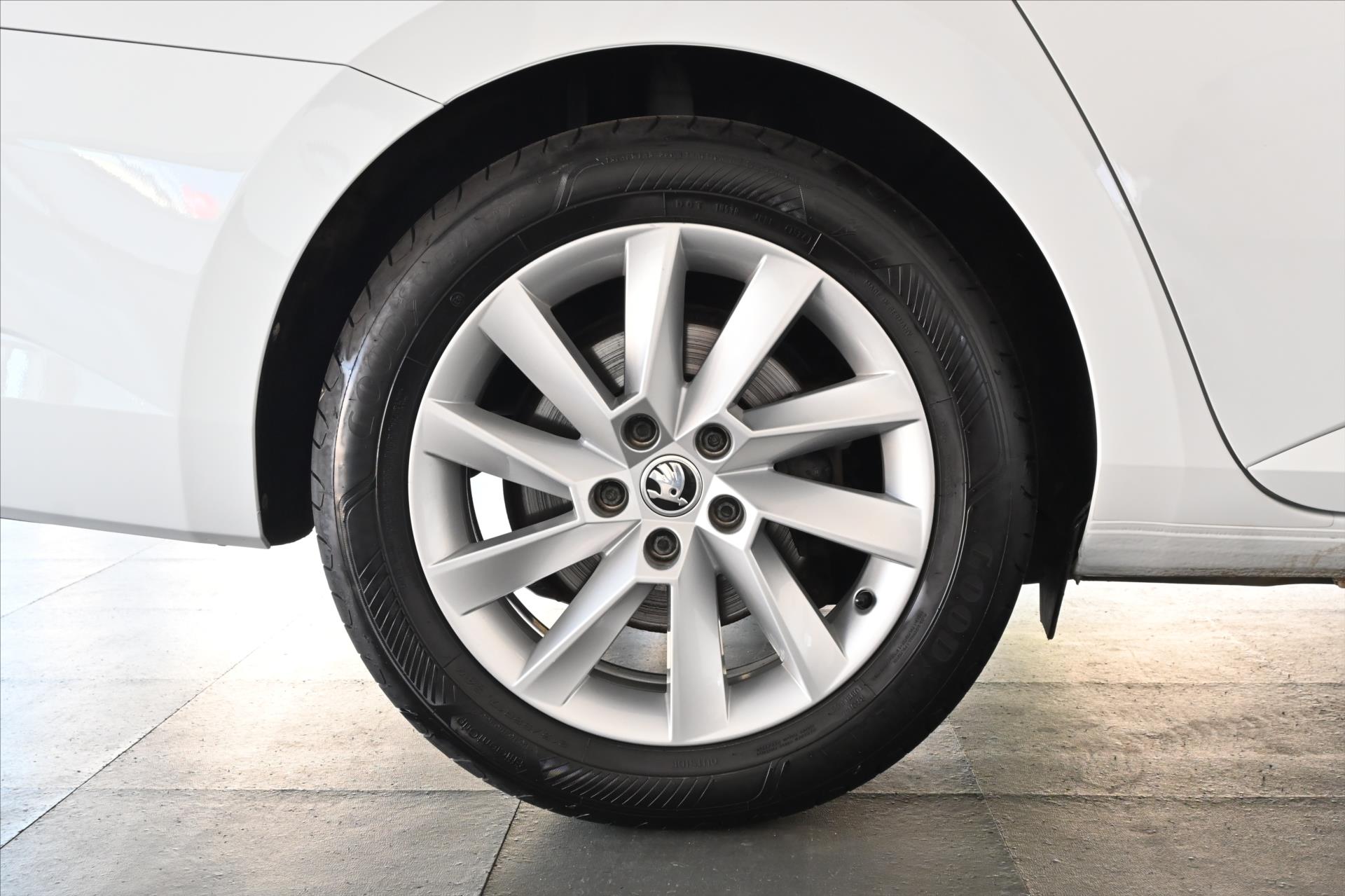 Main photo of the car Skoda Superb 2.0 TDI 110 kW DSG Style Warranty up to 5 years (36)