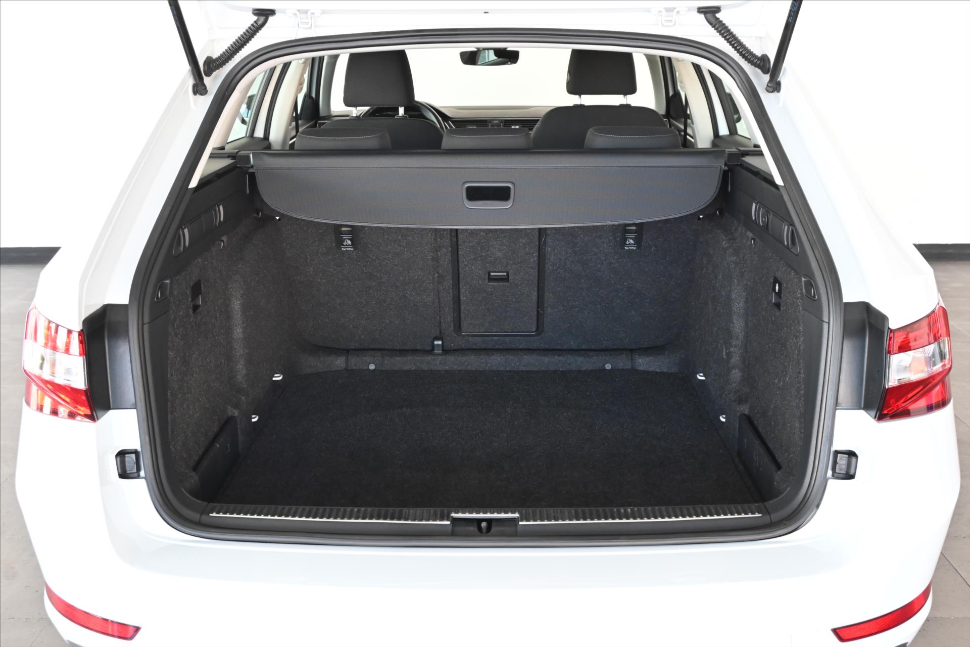 Main photo of the car Skoda Superb 2.0 TDI 110 kW DSG Style Warranty up to 5 years (7)