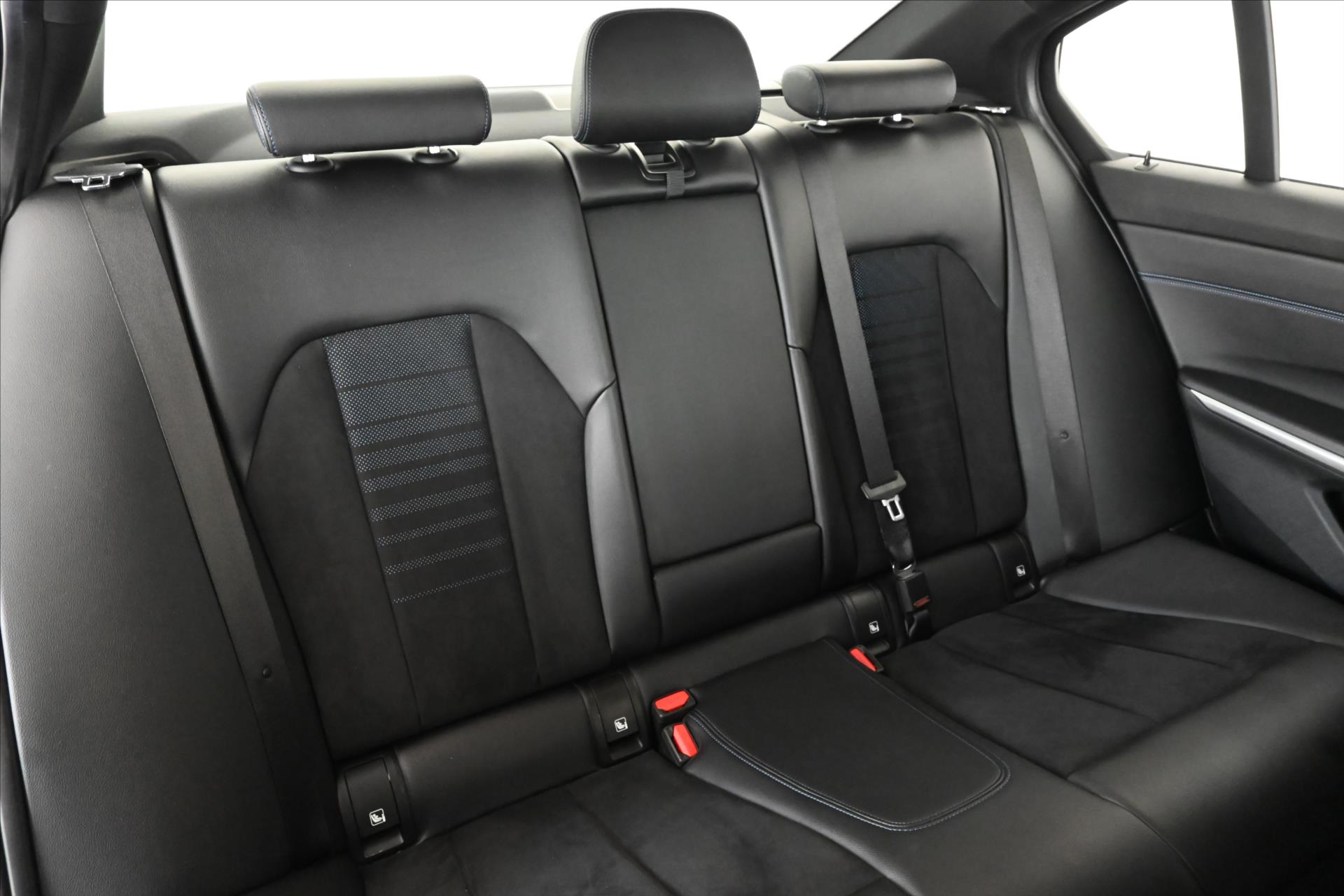 Main photo of the car BMW Row 3 2.0 320D 140 kW MANUAL M-package Warranty up to 5 years (28)