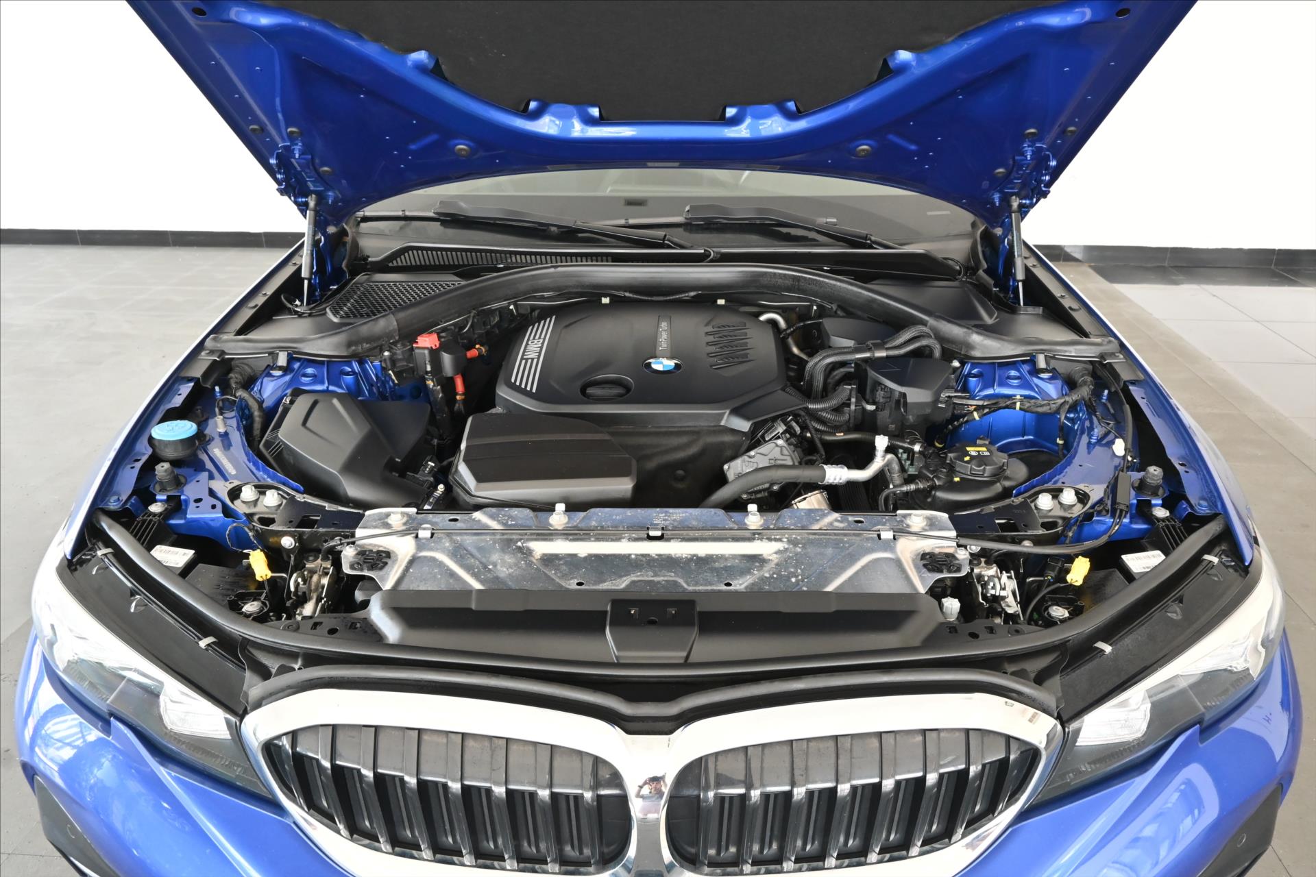 Main photo of the car BMW Row 3 2.0 320D 140 kW MANUAL M-package Warranty up to 5 years (5)