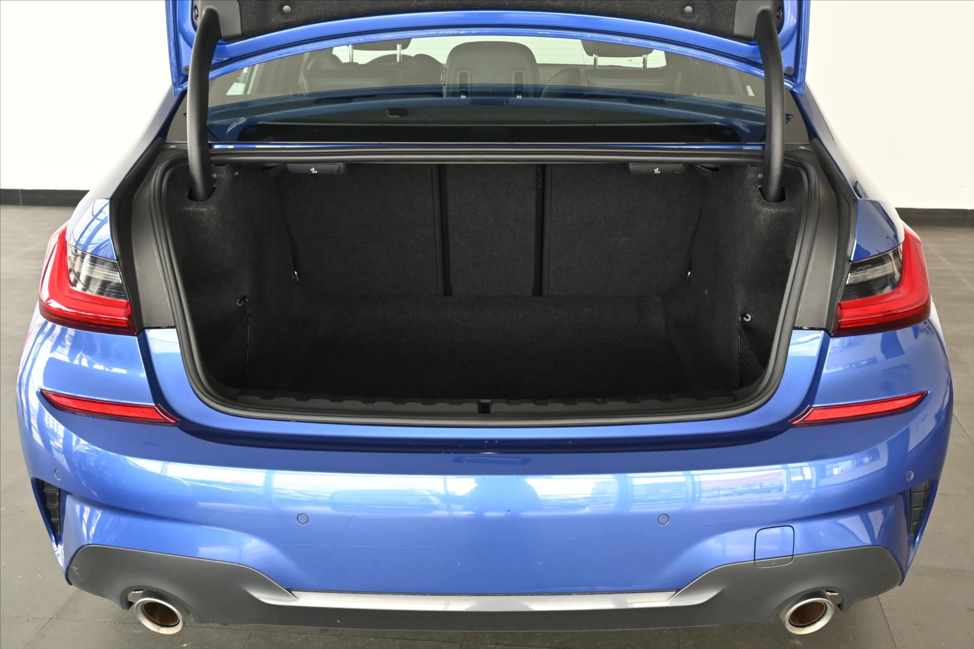 Main photo of the car BMW Row 3 2.0 320D 140 kW MANUAL M-package Warranty up to 5 years (6)