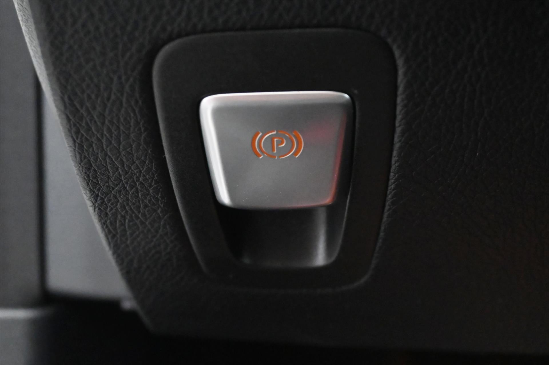 Main photo of the car Mercedes-Benz Class c 2.0 220d 143 kW 9G-Tronic Avantgarde Warranty up to 5 years (26)