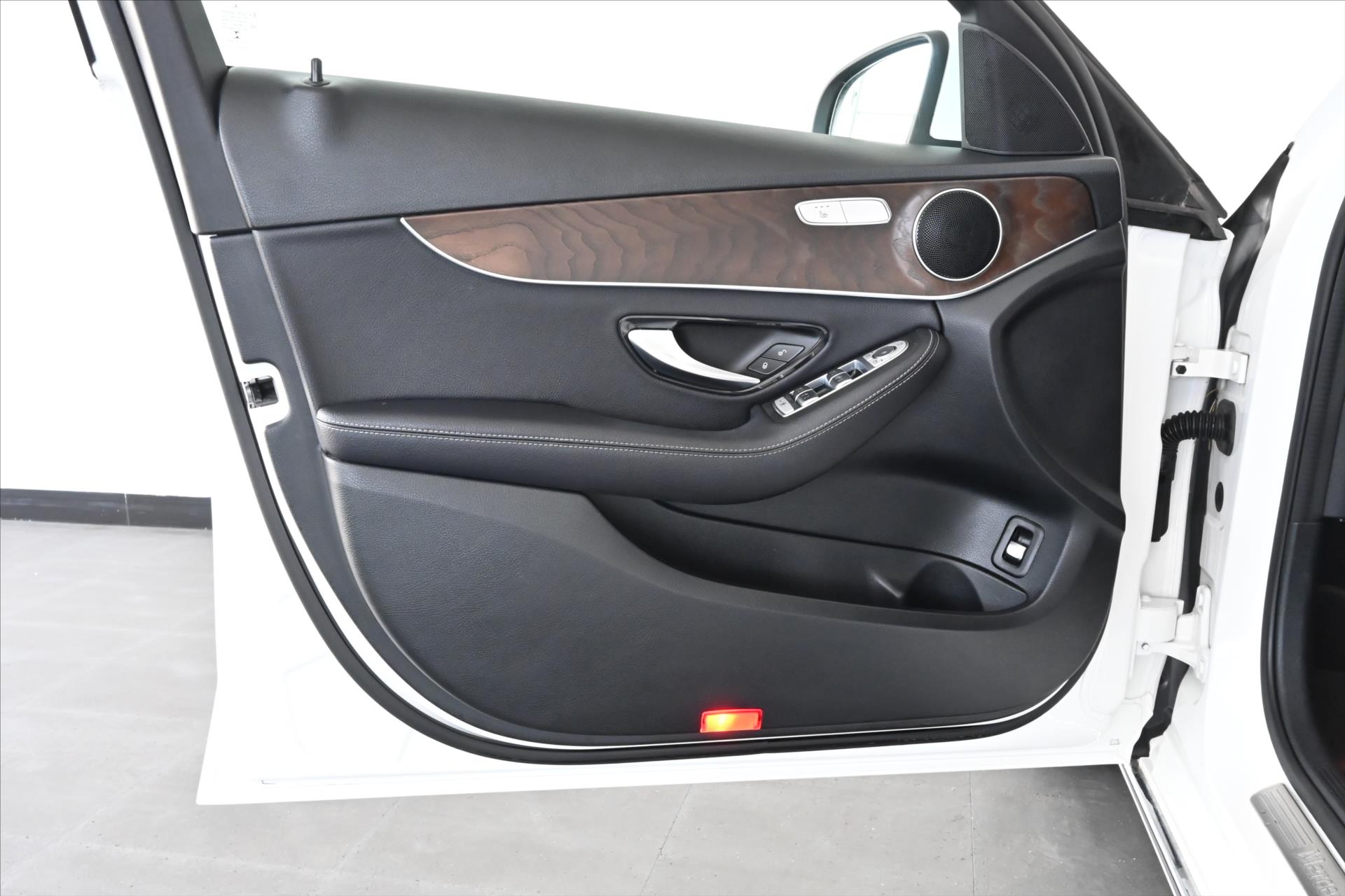 Main photo of the car Mercedes-Benz Class c 2.0 220d 143 kW 9G-Tronic Avantgarde Warranty up to 5 years (27)