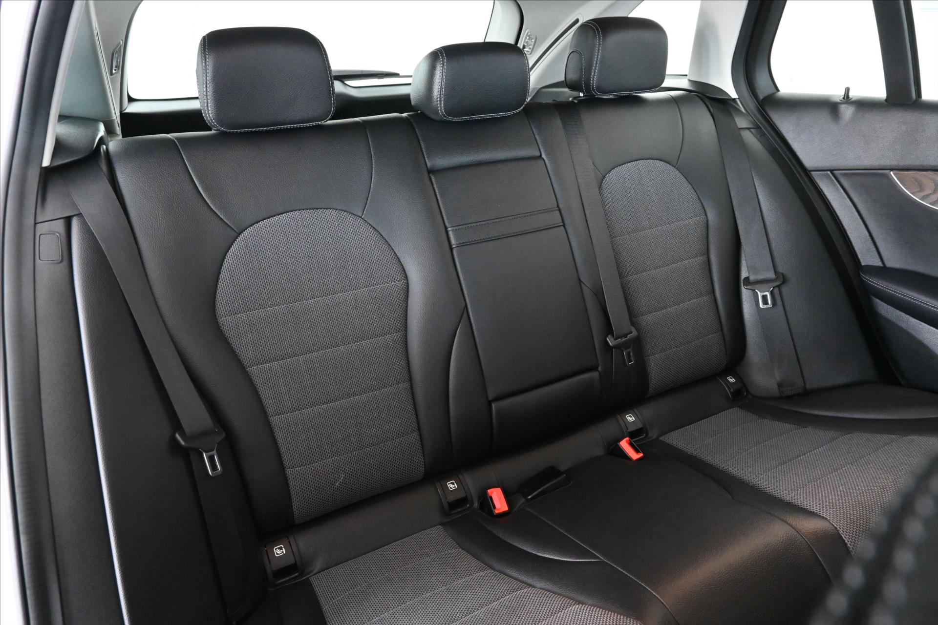 Main photo of the car Mercedes-Benz Class c 2.0 220d 143 kW 9G-Tronic Avantgarde Warranty up to 5 years (30)