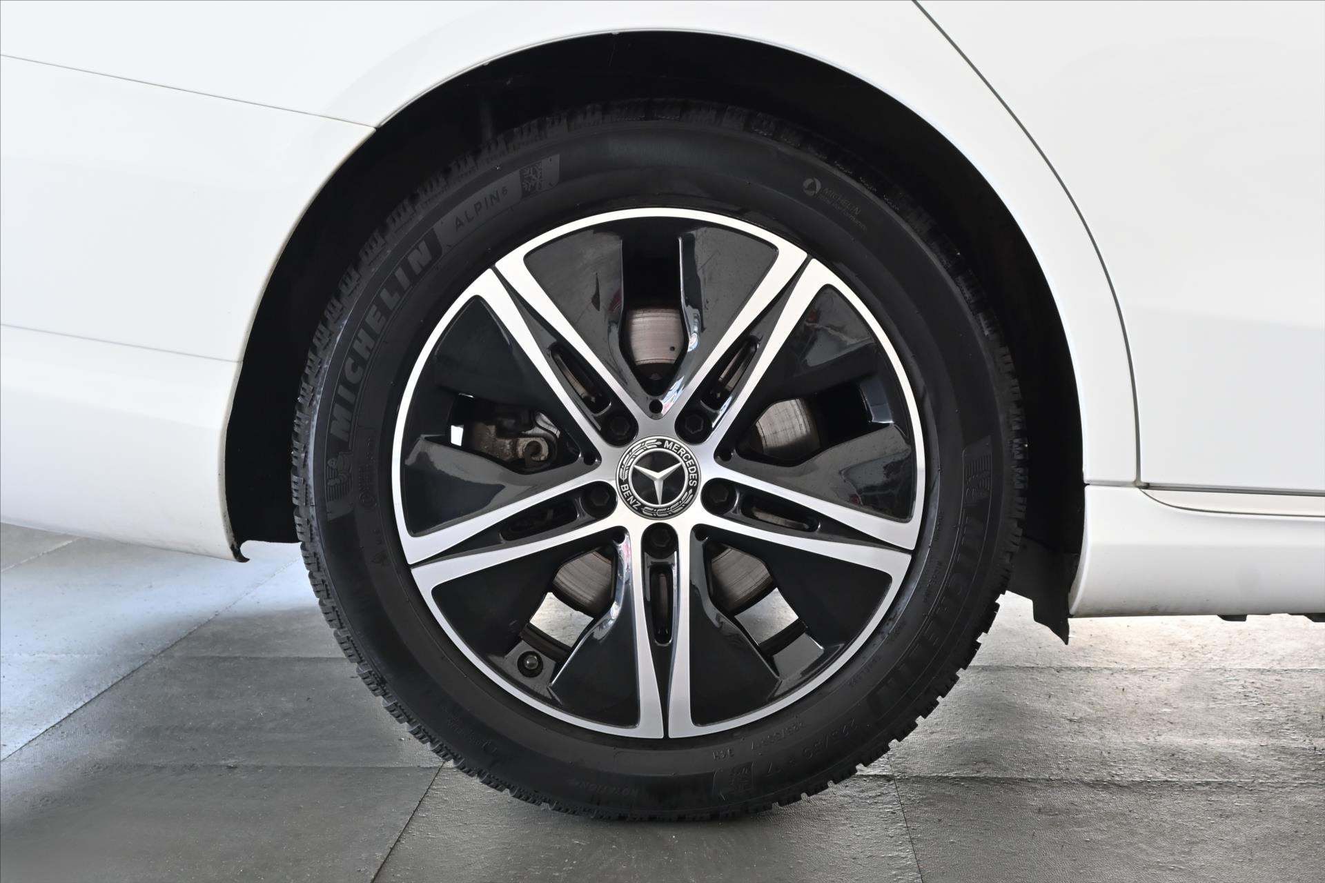 Main photo of the car Mercedes-Benz Class c 2.0 220d 143 kW 9G-Tronic Avantgarde Warranty up to 5 years (35)