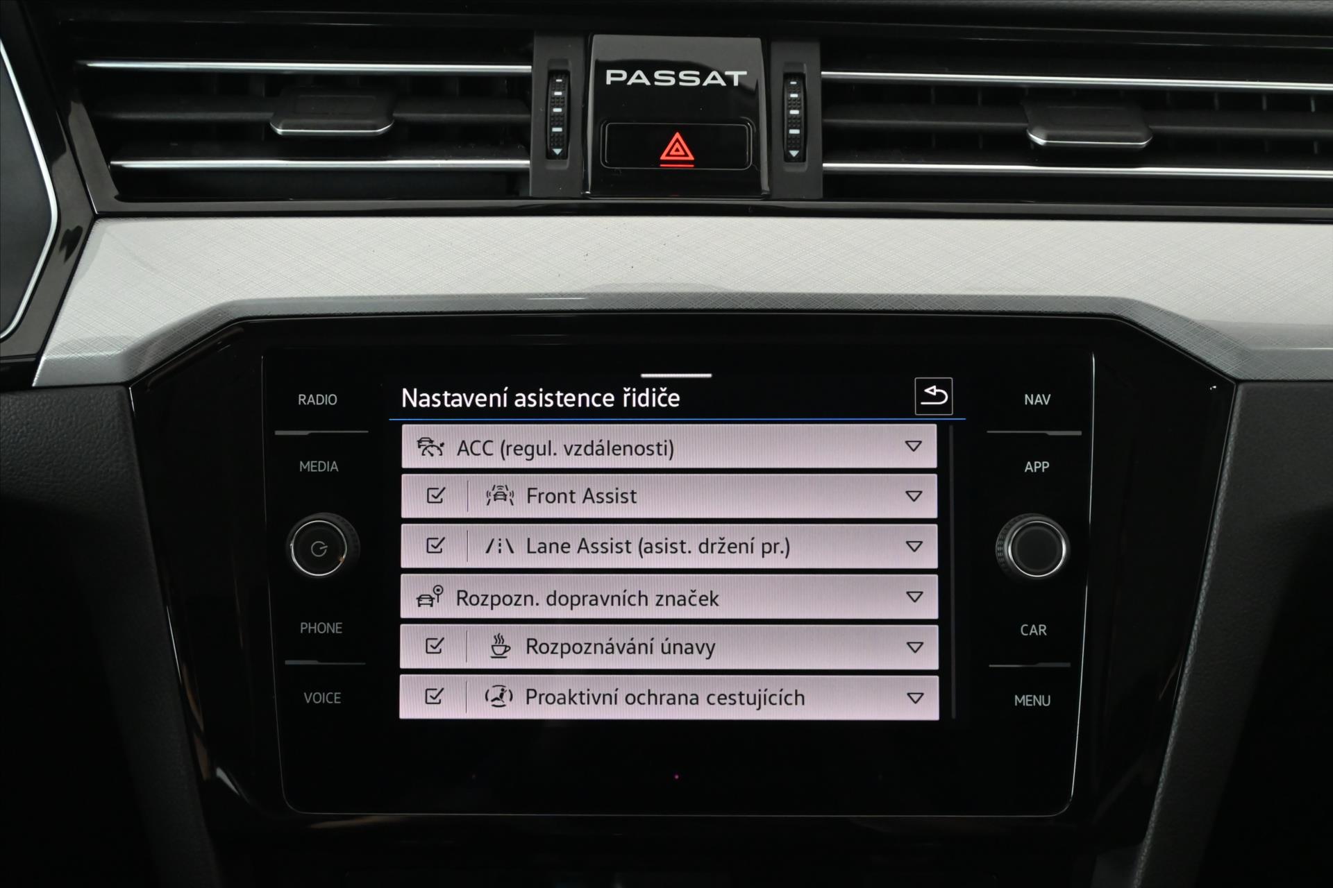 Hlavní fotografie vozu Volkswagen Passat 2,0 TDI 110kW BUSINESS Záruka až 5 let (19)