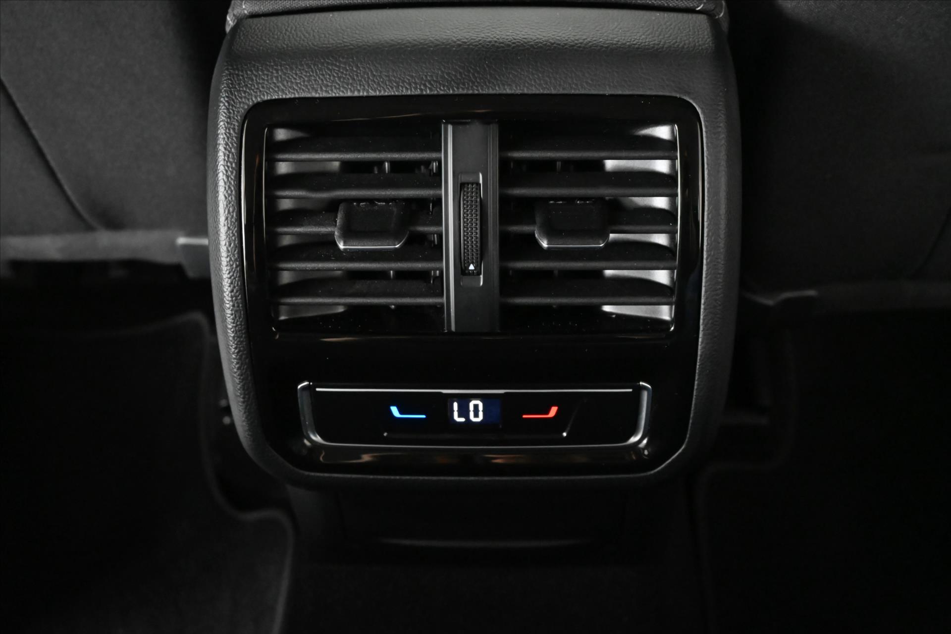 Hlavní fotografie vozu Volkswagen Passat 2,0 TDI 110kW BUSINESS Záruka až 5 let (22)