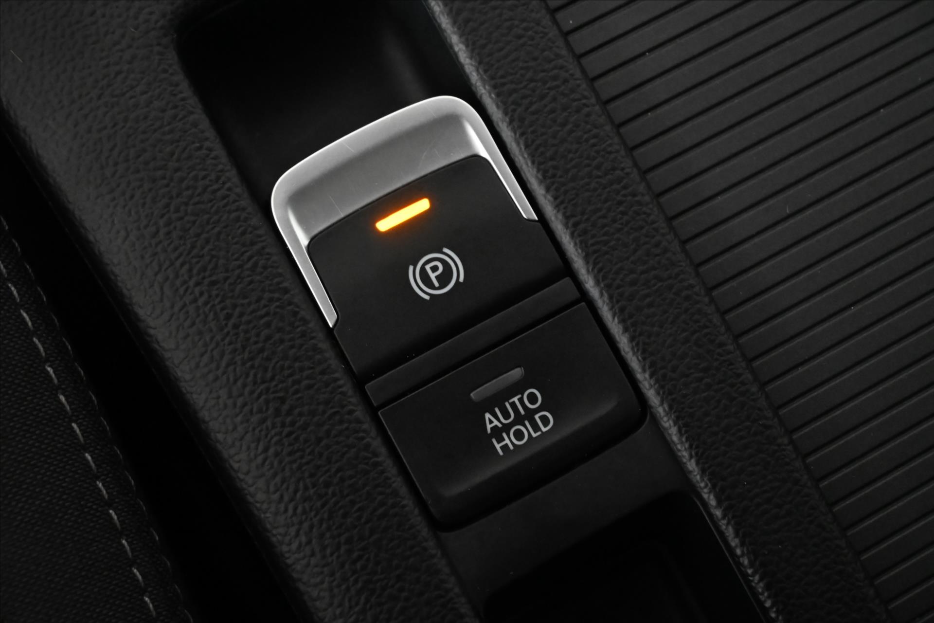 Hlavní fotografie vozu Volkswagen Passat 2,0 TDI 110kW BUSINESS Záruka až 5 let (24)