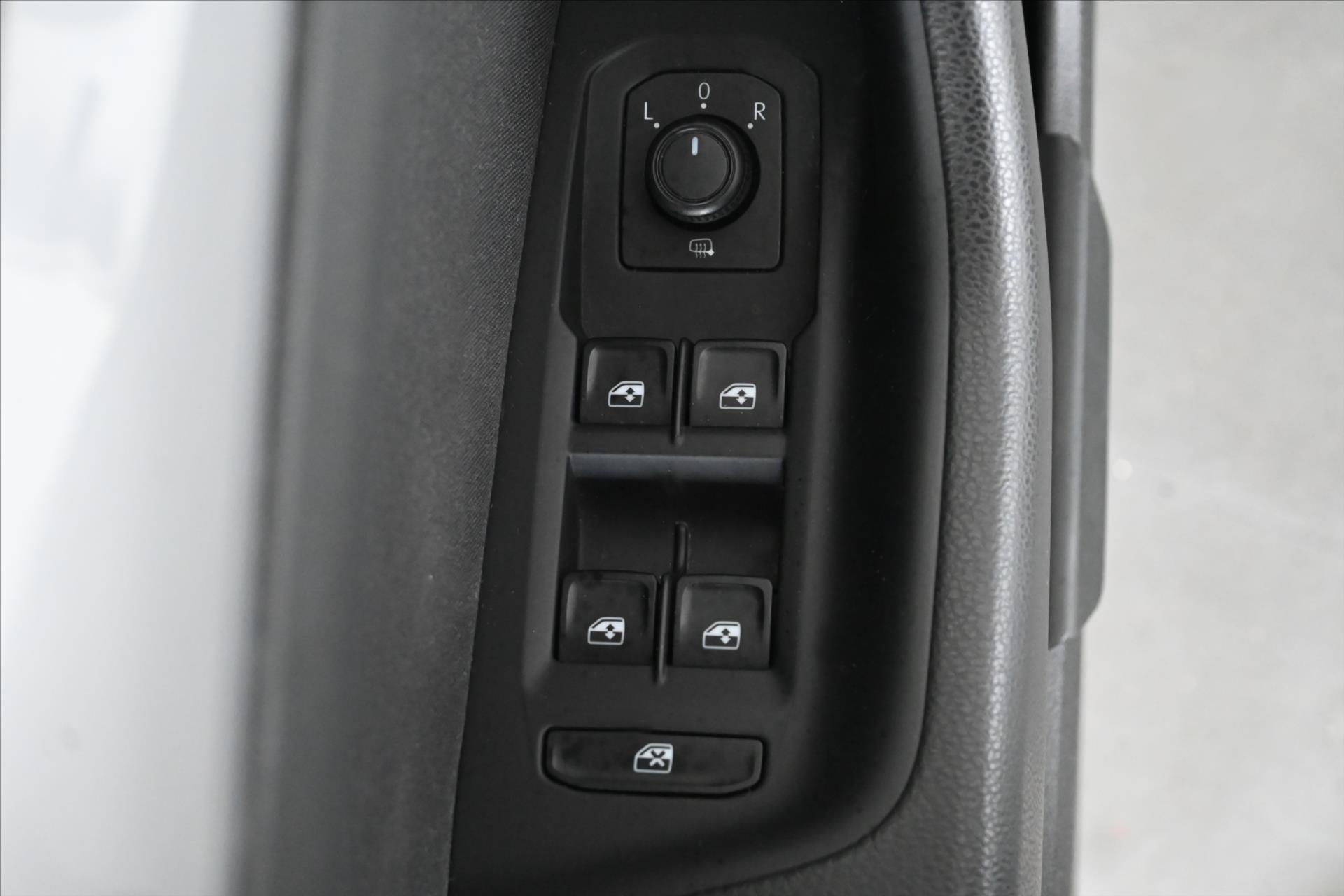 Hlavní fotografie vozu Volkswagen Passat 2,0 TDI 110kW BUSINESS Záruka až 5 let (26)