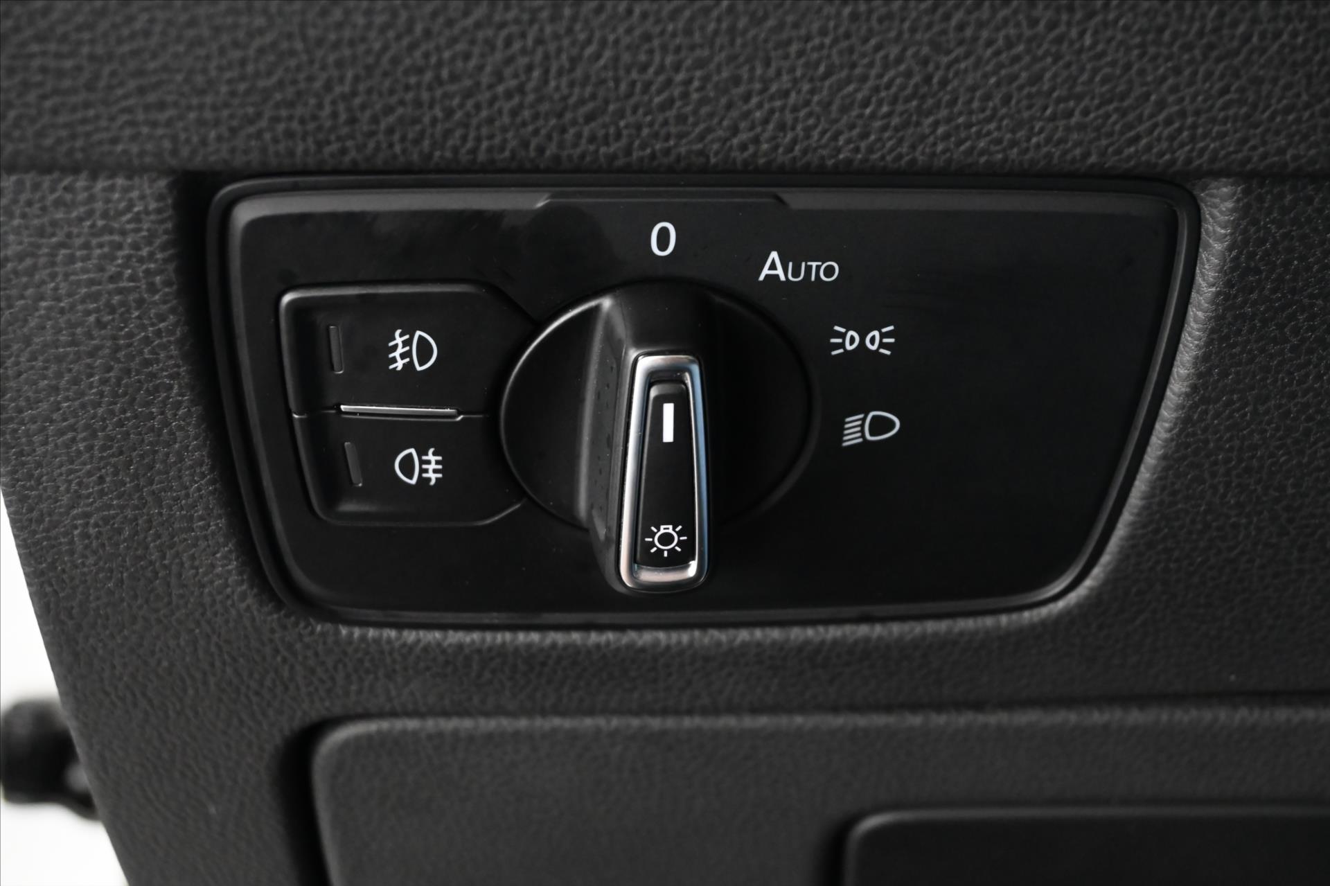 Hlavní fotografie vozu Volkswagen Passat 2,0 TDI 110kW BUSINESS Záruka až 5 let (27)