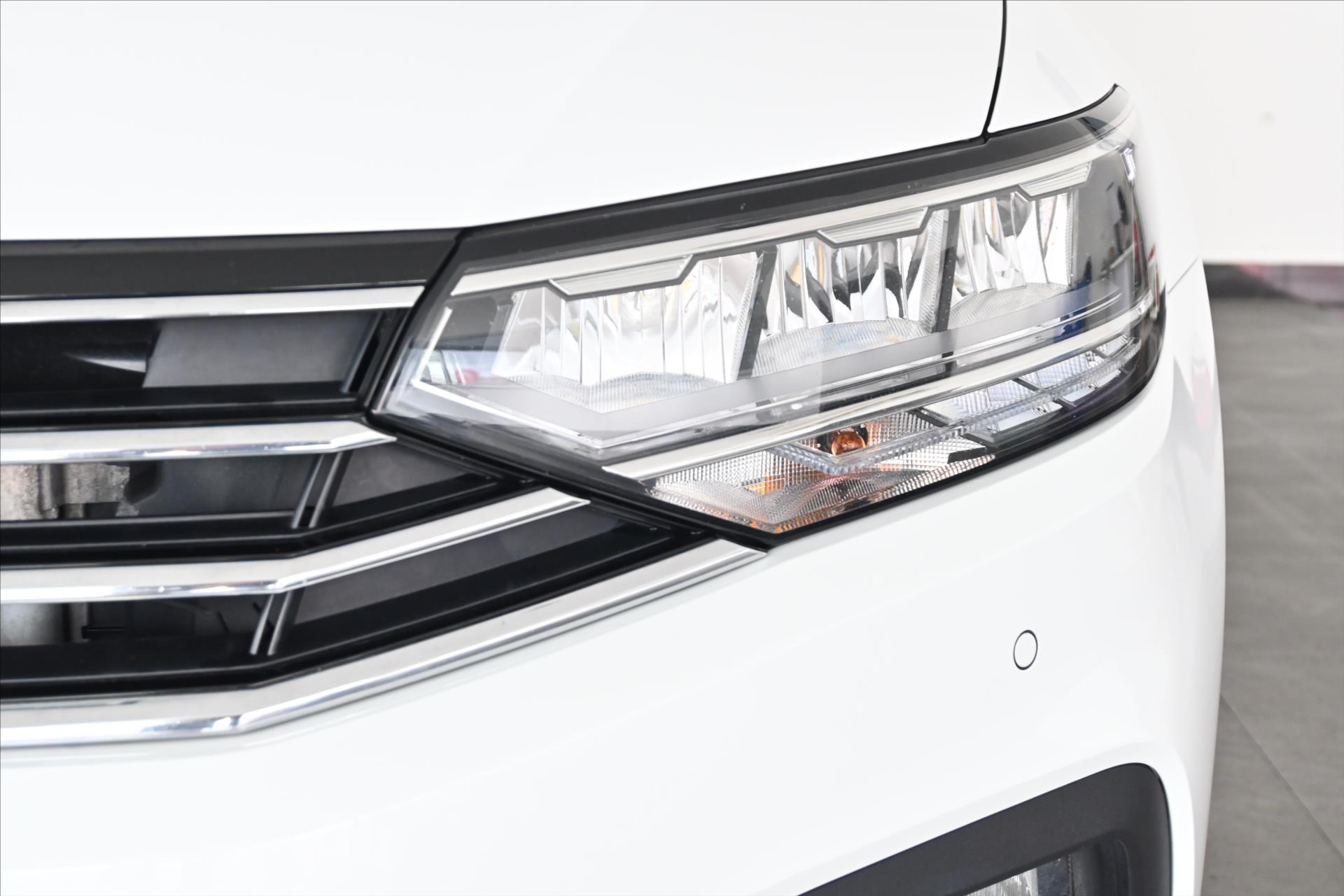 Hlavní fotografie vozu Volkswagen Passat 2,0 TDI 110kW BUSINESS Záruka až 5 let (29)