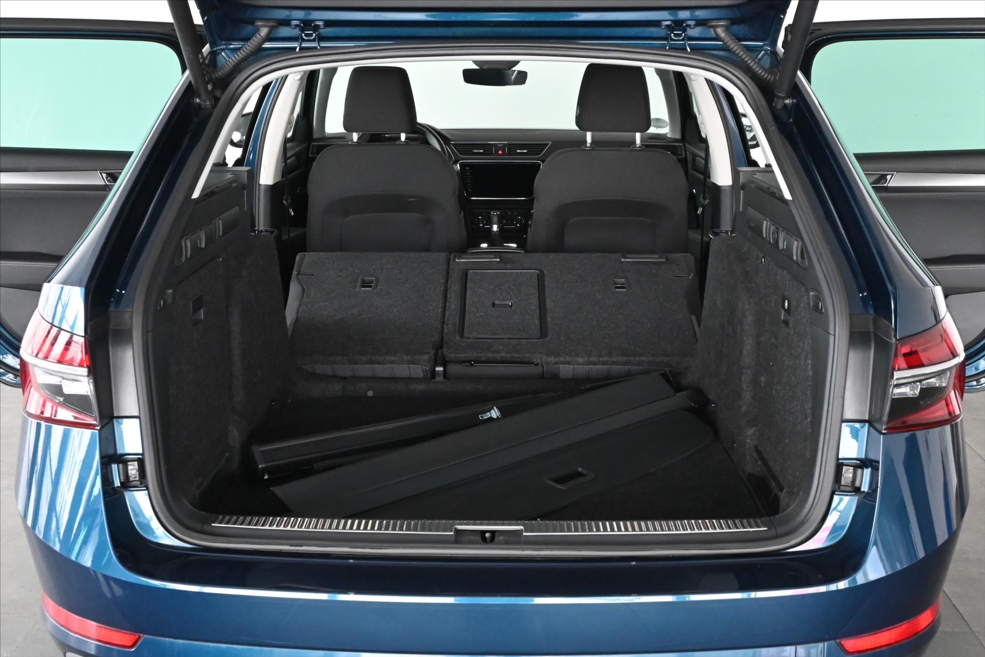 Hlavní fotografie vozu Škoda Superb 2,0 TDi 110kW DSG Style Záruka až 5 let (7)