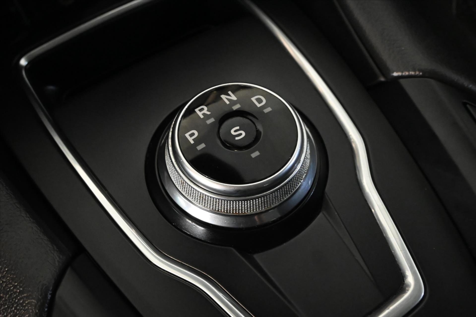 Hlavní fotografie vozu Ford Mondeo 2,0 EcoBlue 110 kW AT8 Titanium Záruka až 5 let (23)