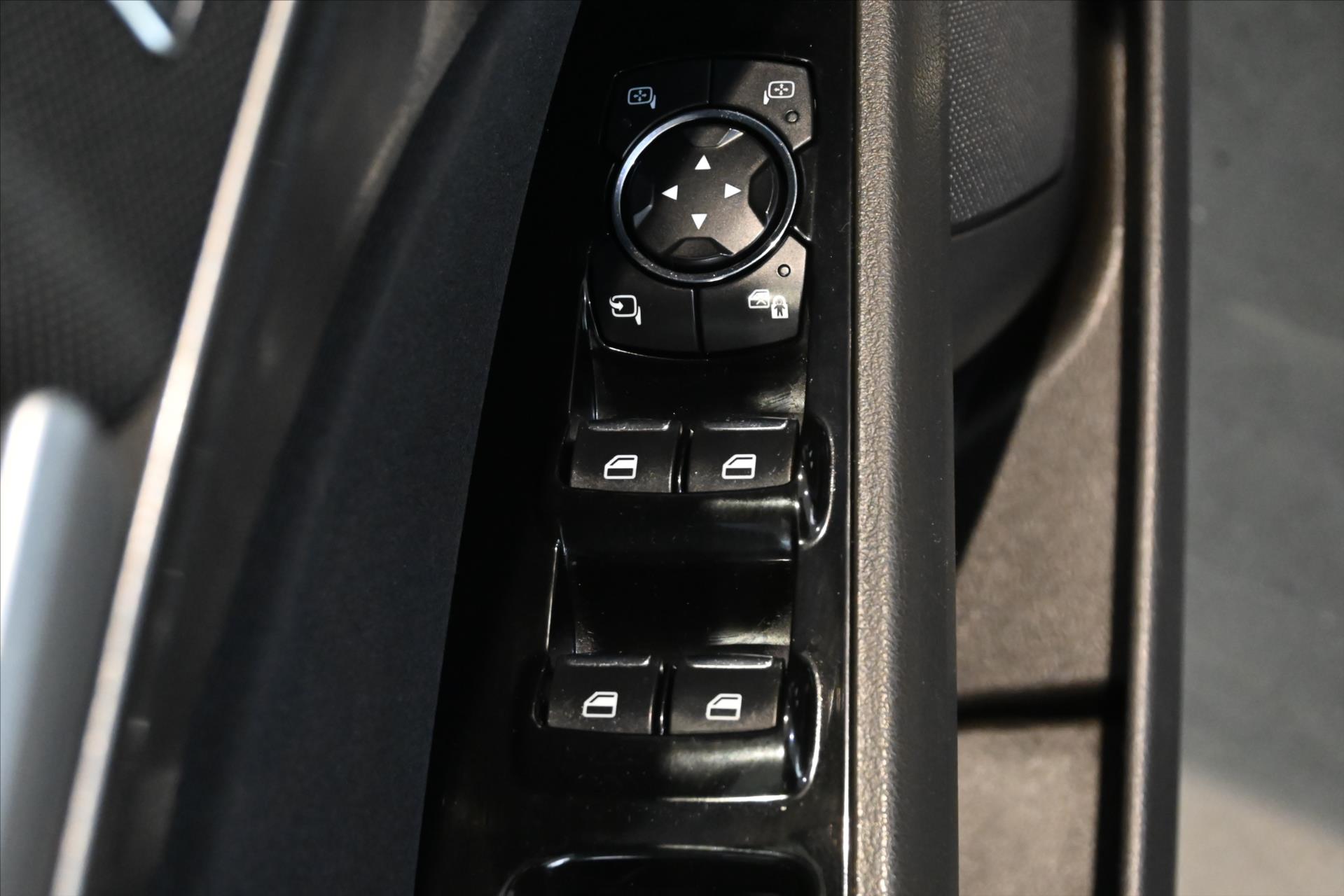 Hlavní fotografie vozu Ford Mondeo 2,0 EcoBlue 110 kW AT8 Titanium Záruka až 5 let (26)