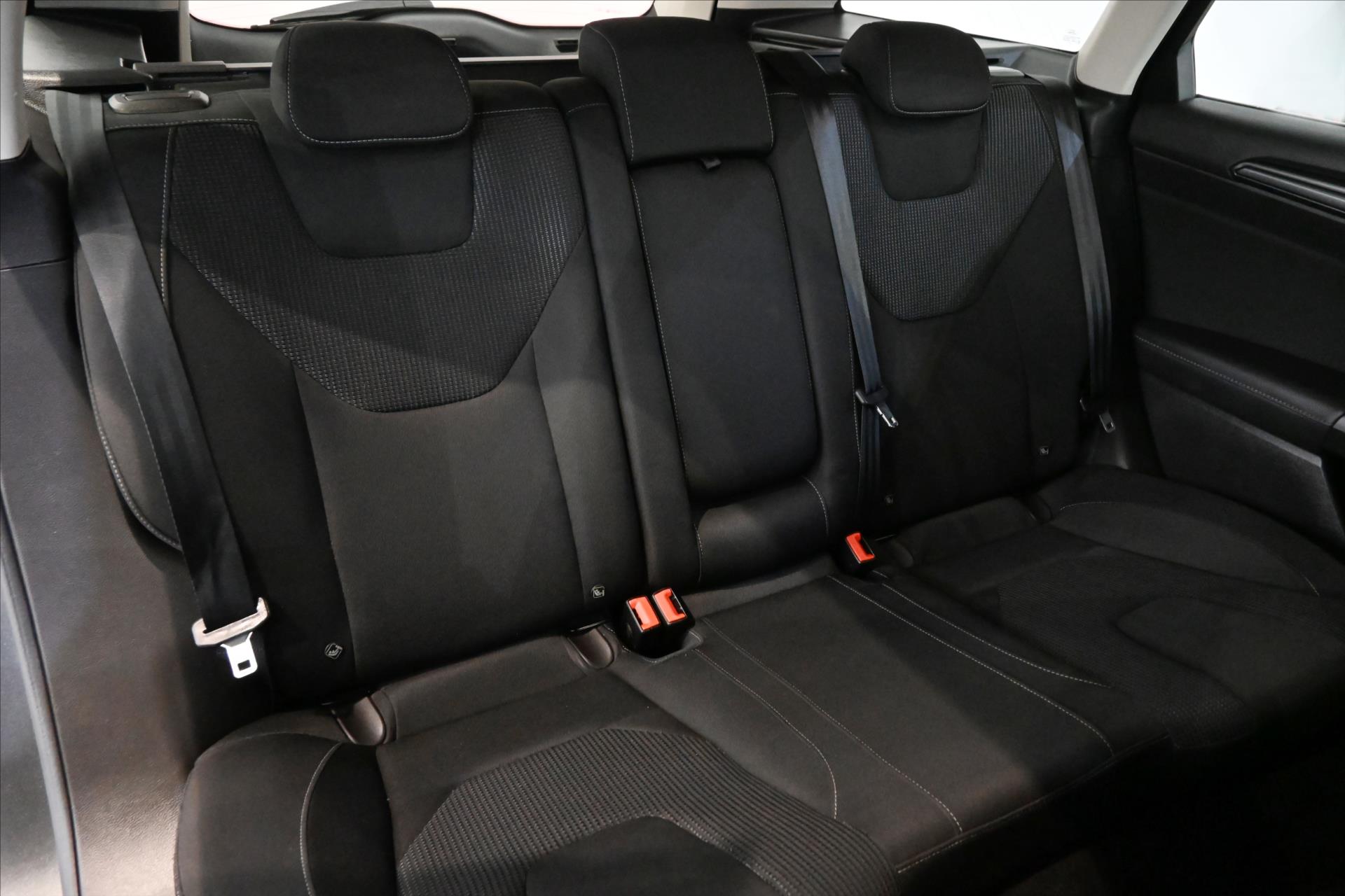 Hlavní fotografie vozu Ford Mondeo 2,0 EcoBlue 110 kW AT8 Titanium Záruka až 5 let (28)