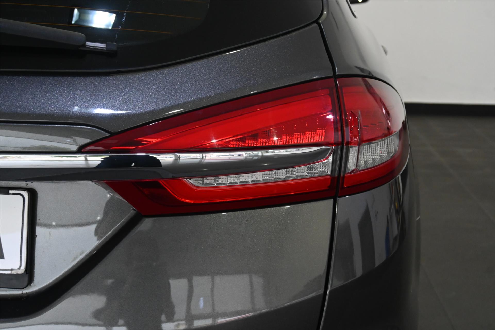 Hlavní fotografie vozu Ford Mondeo 2,0 EcoBlue 110 kW AT8 Titanium Záruka až 5 let (29)