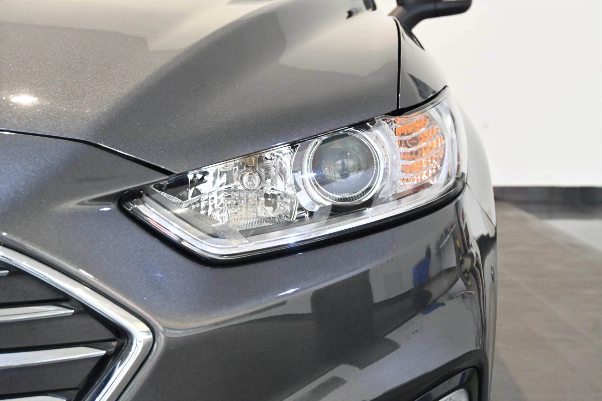 Hlavní fotografie vozu Ford Mondeo 2,0 EcoBlue 110 kW AT8 Titanium Záruka až 5 let (30)