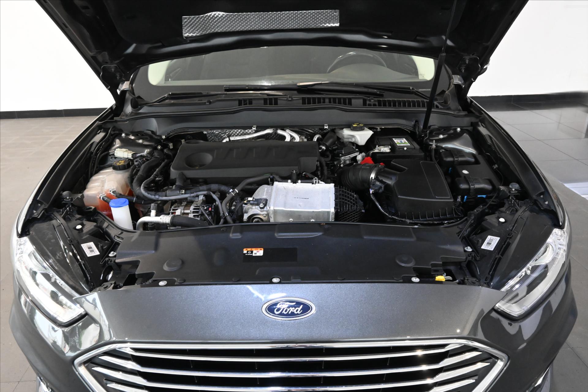 Hlavní fotografie vozu Ford Mondeo 2,0 EcoBlue 110 kW AT8 Titanium Záruka až 5 let (6)