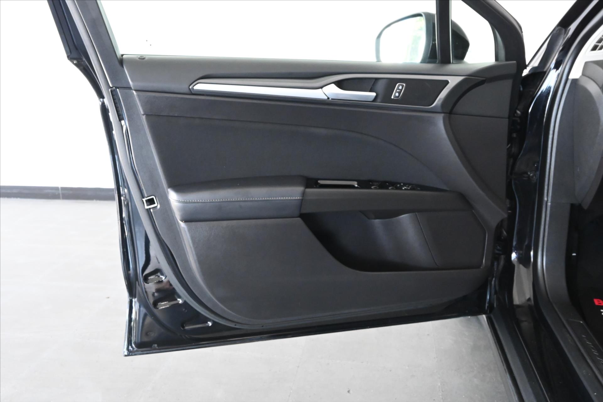 Hlavní fotografie vozu Ford Mondeo 2,0 EcoBlue 110 kW AT8 Trend Záruka až 5 let (24)