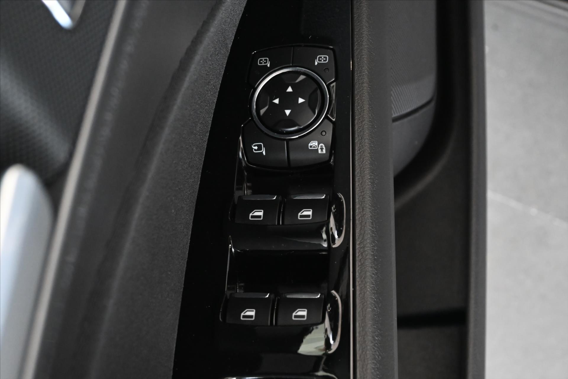 Hlavní fotografie vozu Ford Mondeo 2,0 EcoBlue 110 kW AT8 Trend Záruka až 5 let (25)