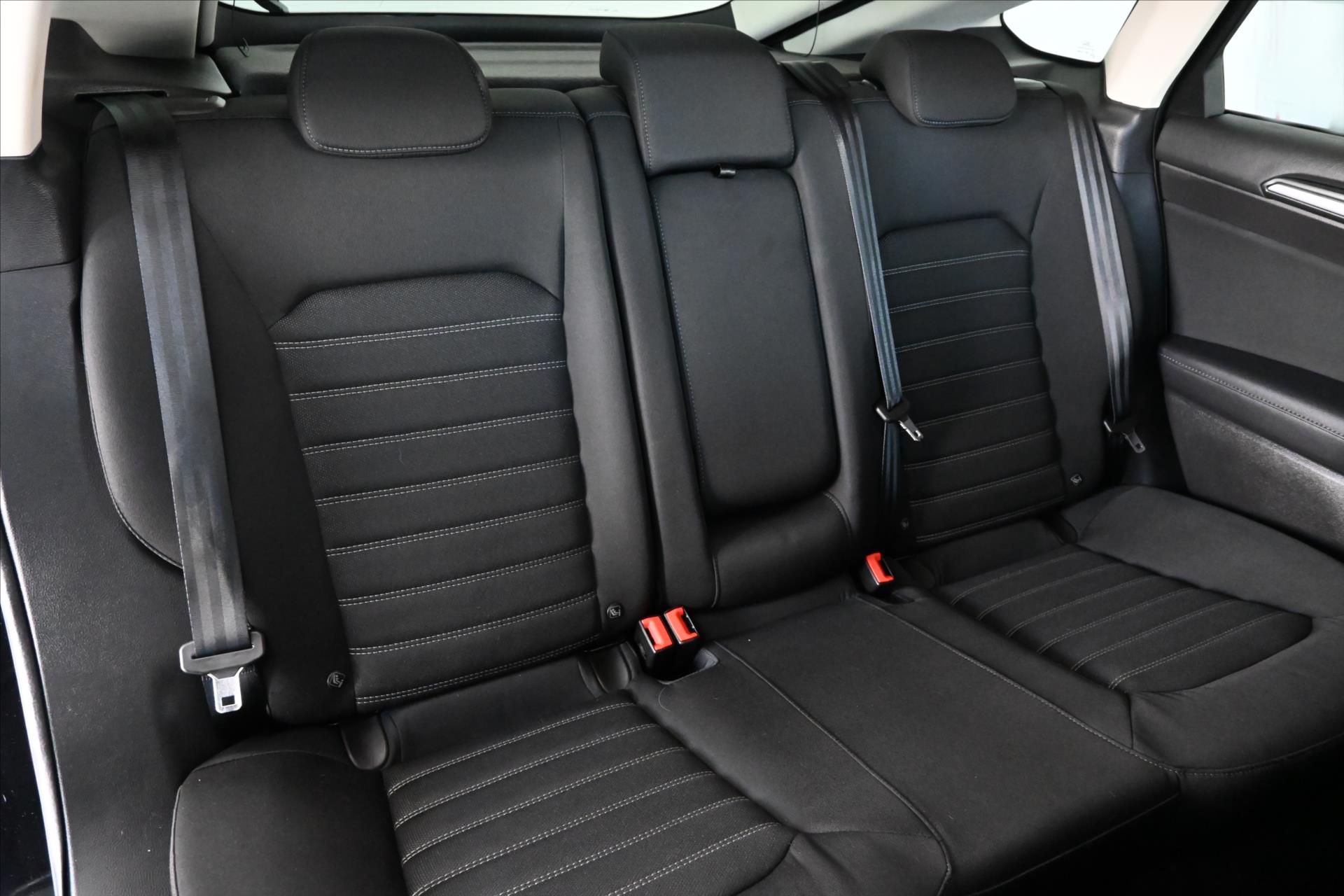 Hlavní fotografie vozu Ford Mondeo 2,0 EcoBlue 110 kW AT8 Trend Záruka až 5 let (27)